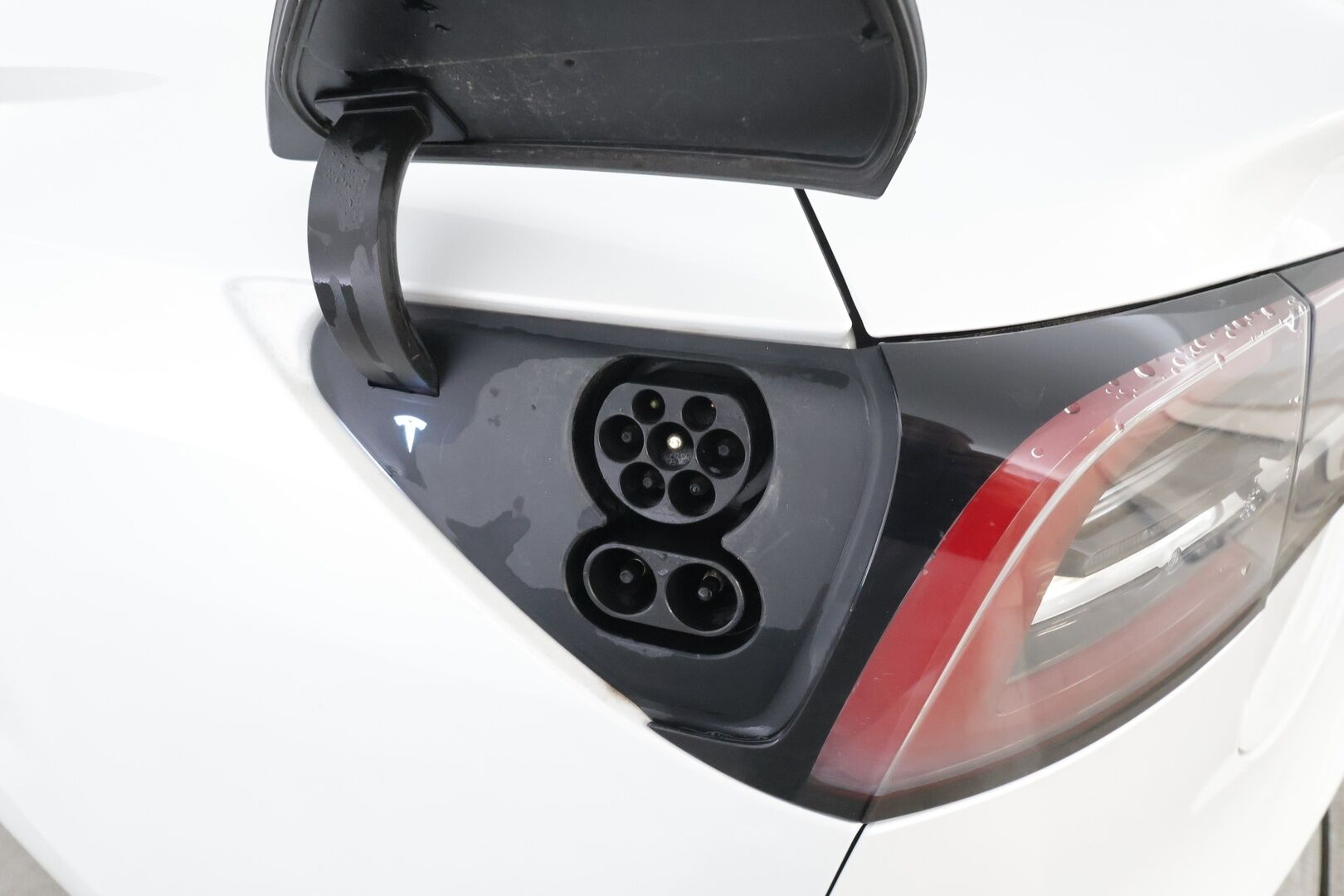 Tesla Model 3 2020 Standard Range Plus * ACC / LED / Lasikatto / Muistipenkki / P.Kamera / Kaistavahti / Navi * - Akku kuntotarkastettu / Suomi-auto / 2x Latauskaapelit / Kahdet renkaat