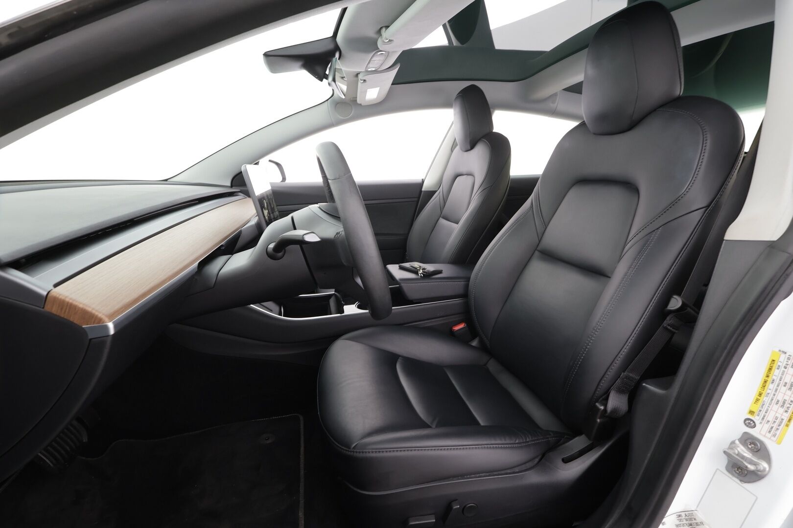 Tesla Model 3 2020 Standard Range Plus * ACC / LED / Lasikatto / Muistipenkki / P.Kamera / Kaistavahti / Navi * - Akku kuntotarkastettu / Suomi-auto / 2x Latauskaapelit / Kahdet renkaat