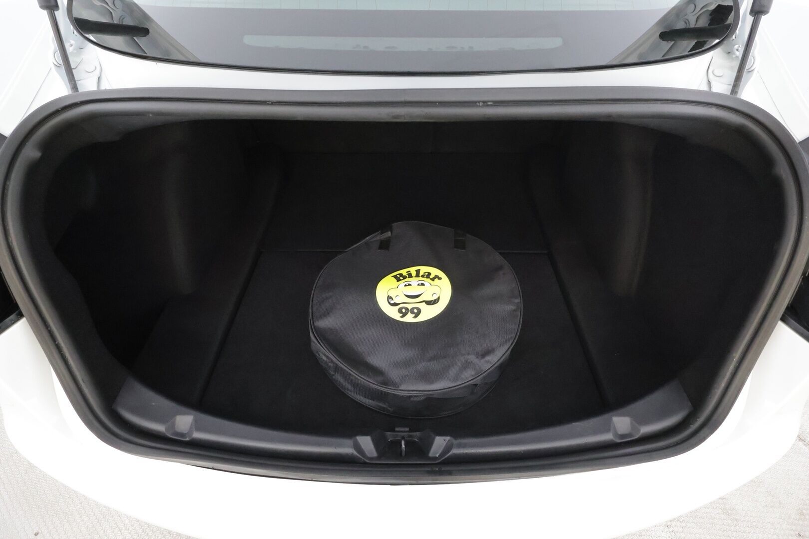 Tesla Model 3 2020 Standard Range Plus * ACC / LED / Lasikatto / Muistipenkki / P.Kamera / Kaistavahti / Navi * - Suomi-auto / 2x Latauskaapelit / Kahdet renkaat