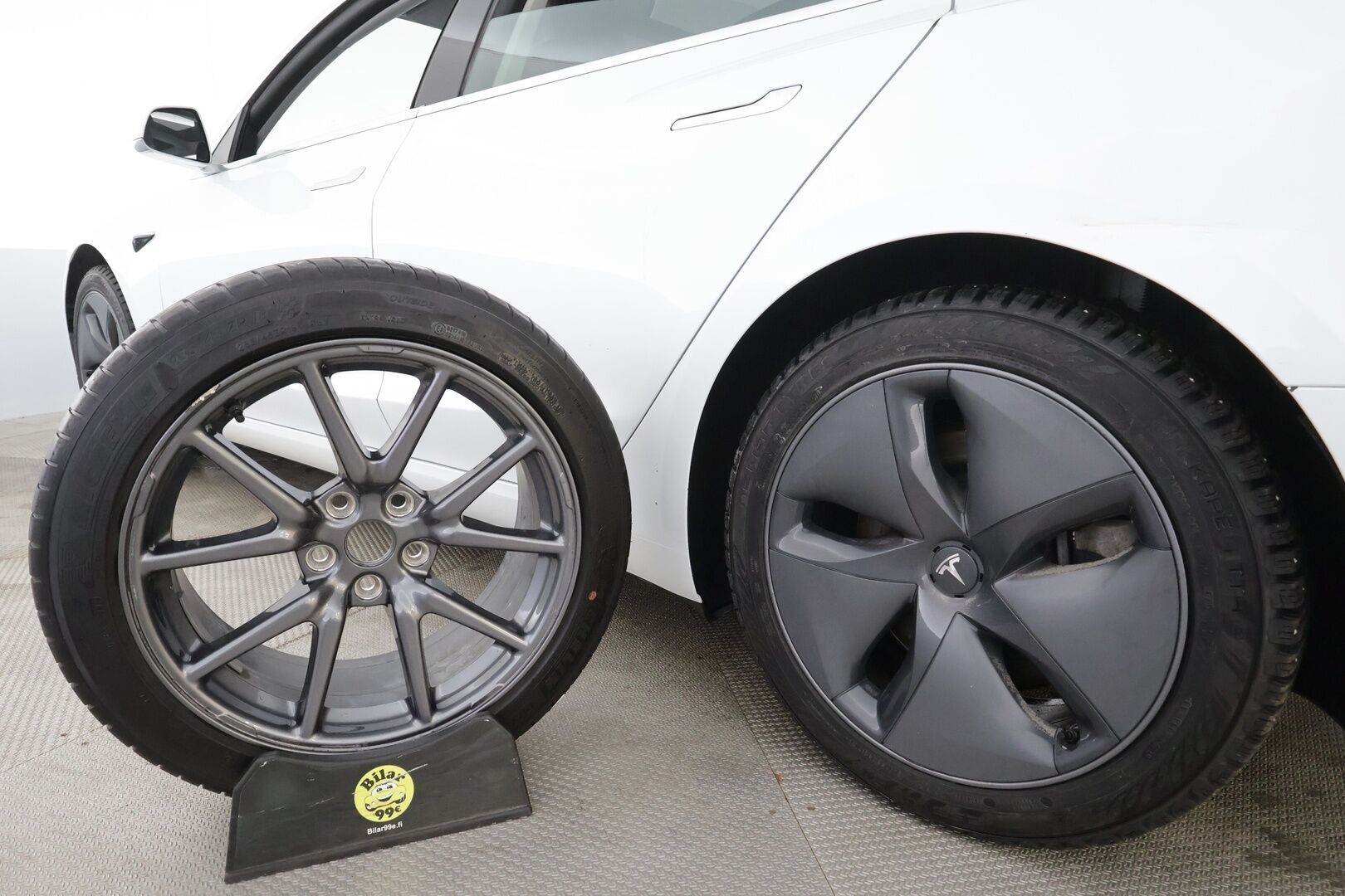 Tesla Model 3 2020 Standard Range Plus * ACC / LED / Lasikatto / Muistipenkki / P.Kamera / Kaistavahti / Navi * - Akku kuntotarkastettu / Suomi-auto / 2x Latauskaapelit / Kahdet renkaat