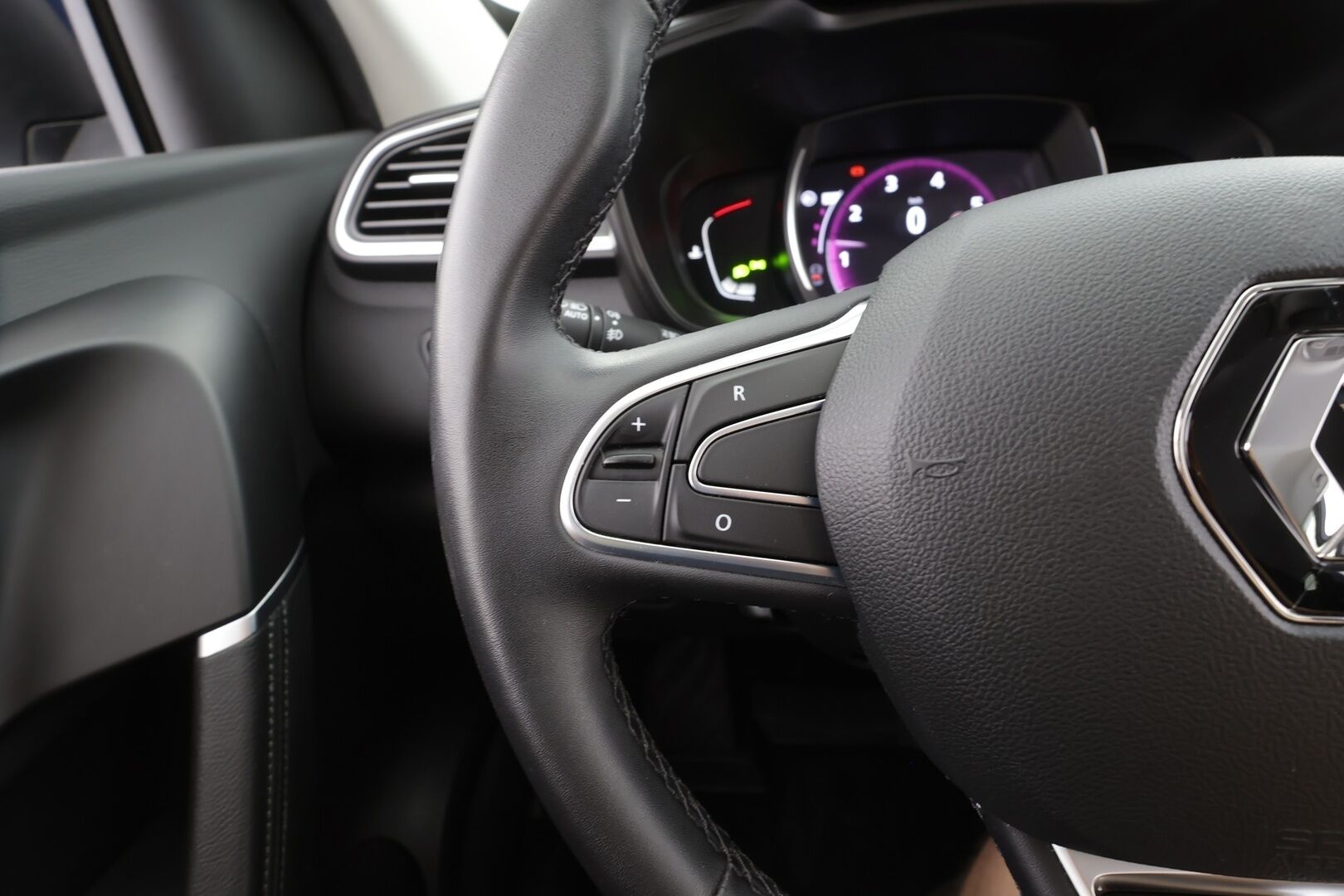 Renault Kadjar 2021 TCe 140 EDC7-aut Zen - | Vakkari | Navi | Kaistavahti | Keyless | Tutkat | Apple & Android | Aut. ilmastointi | Huoltokirja | 2x renkaat aluin | Suomiauto | 