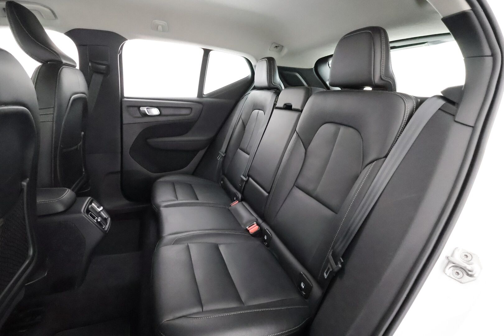 Volvo XC40 2021 B4 AWD MHEV Inscription aut - | ACC | Webasto | Koukku | Muistipenkki | LED | P.kamera | Sporttinahat | Ratinlämmitys | Keyless | Apple&Android | Suomi-auto | Kahdet Renkaat | Merkkihuollettu |