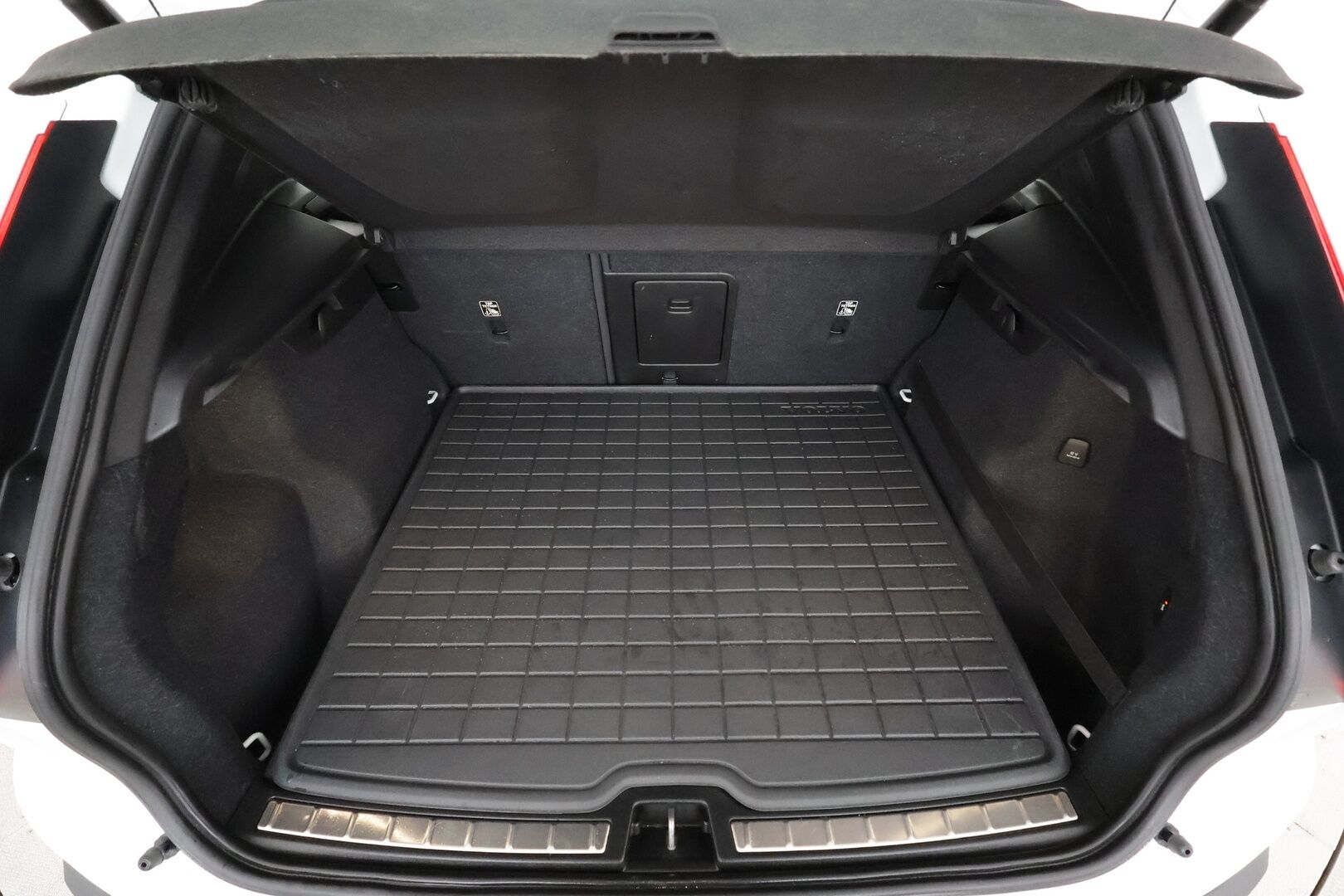 Volvo XC40 2021 B4 AWD MHEV Inscription aut - | ACC | Webasto | Koukku | Muistipenkki | LED | P.kamera | Sporttinahat | Ratinlämmitys | Keyless | Apple&Android | Suomi-auto | Kahdet Renkaat | Merkkihuollettu |