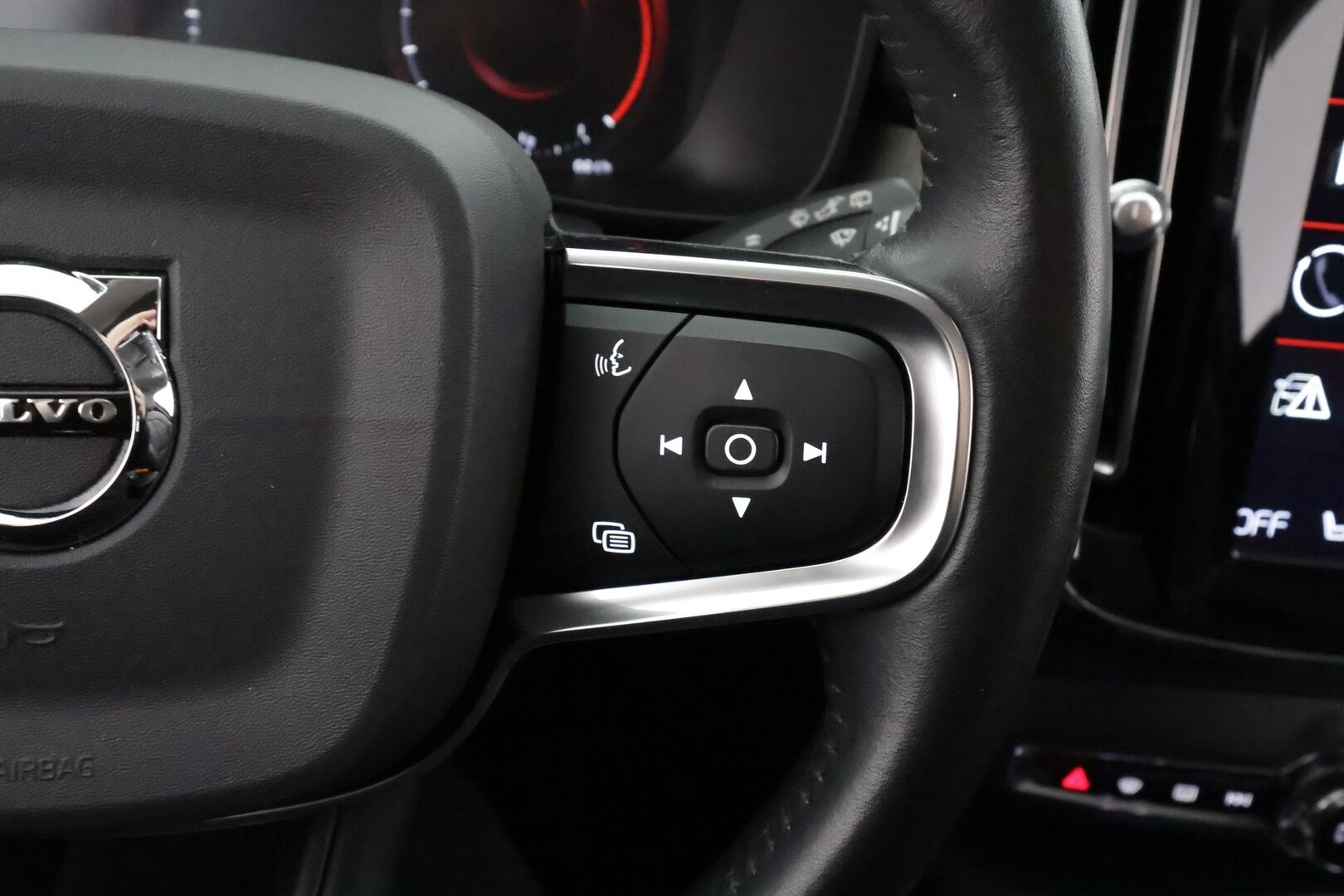 Volvo XC40 2021 B4 AWD MHEV Inscription aut - | ACC | Webasto | Koukku | Muistipenkki | LED | P.kamera | Sporttinahat | Ratinlämmitys | Keyless | Apple&Android | Suomi-auto | Kahdet Renkaat | Merkkihuollettu |