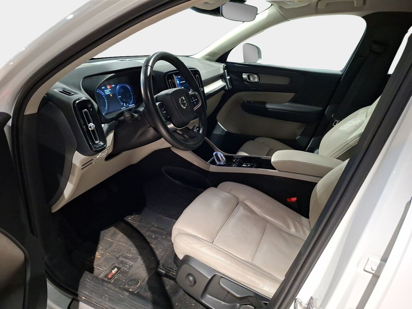 Volvo XC40 2021 T5 TwE Business Inscription aut - PA-lisälämmitin / Pilot Assist / Koukku / P-kamera / Vaaleat nahat / Apple&Android / 2x renkaat / KeylessGo - KORKO VAIN 3,99 %