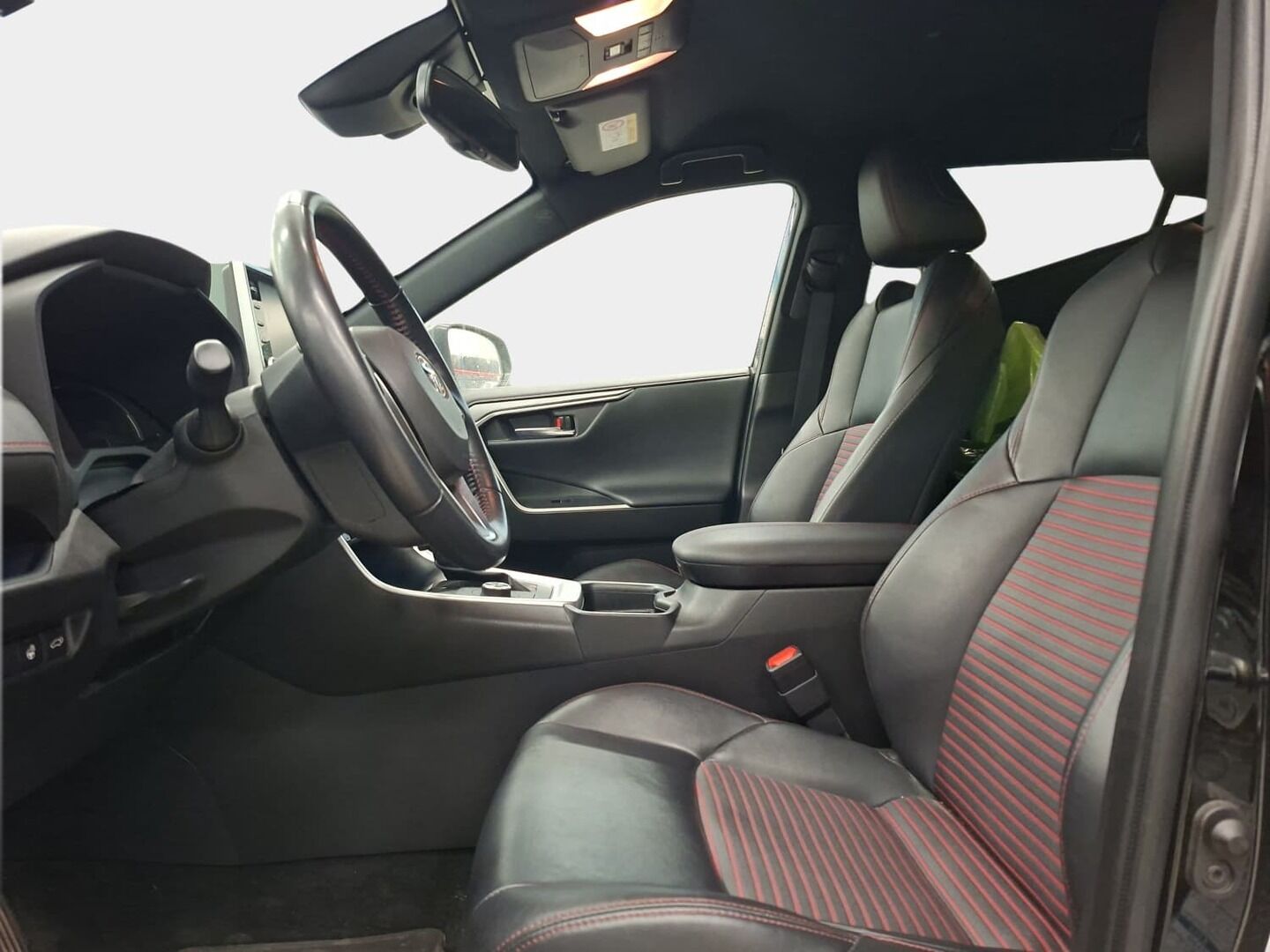 Toyota RAV4 Plug-in 2020 Hybrid 2,5 AWD-i Active Business ** Merkkihuollettu / Vetokoukku / P-Kamera / BLIS * - Nahkapenkit / Suomi-auto / 2 renkaat alumiinivanteilla * - HULLU BLACKWEEK KORKOTARJOUS 2,49%