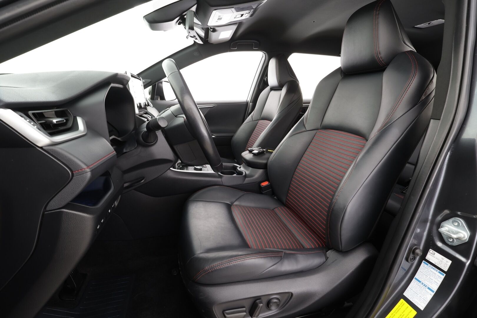 Toyota RAV4 Plug-in 2020 Hybrid 2,5 AWD-i Style * ACC / HUD / P.kamera / LED / Navi / JBL / KeylessGo / Koukku / Sähköpenkki * - 1.Om Suomi-auto / Kahdet renkaat aluvanteilla / Merkkihuollettu