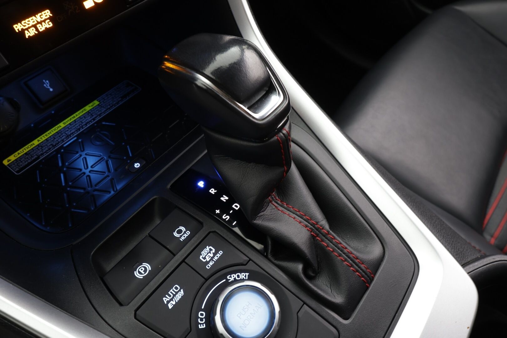 Toyota RAV4 Plug-in 2020 Hybrid 2,5 AWD-i Style * ACC / HUD / P.kamera / LED / Navi / JBL / KeylessGo / Koukku / Sähköpenkki * - 1.Om Suomi-auto / Kahdet renkaat aluvanteilla / Merkkihuollettu