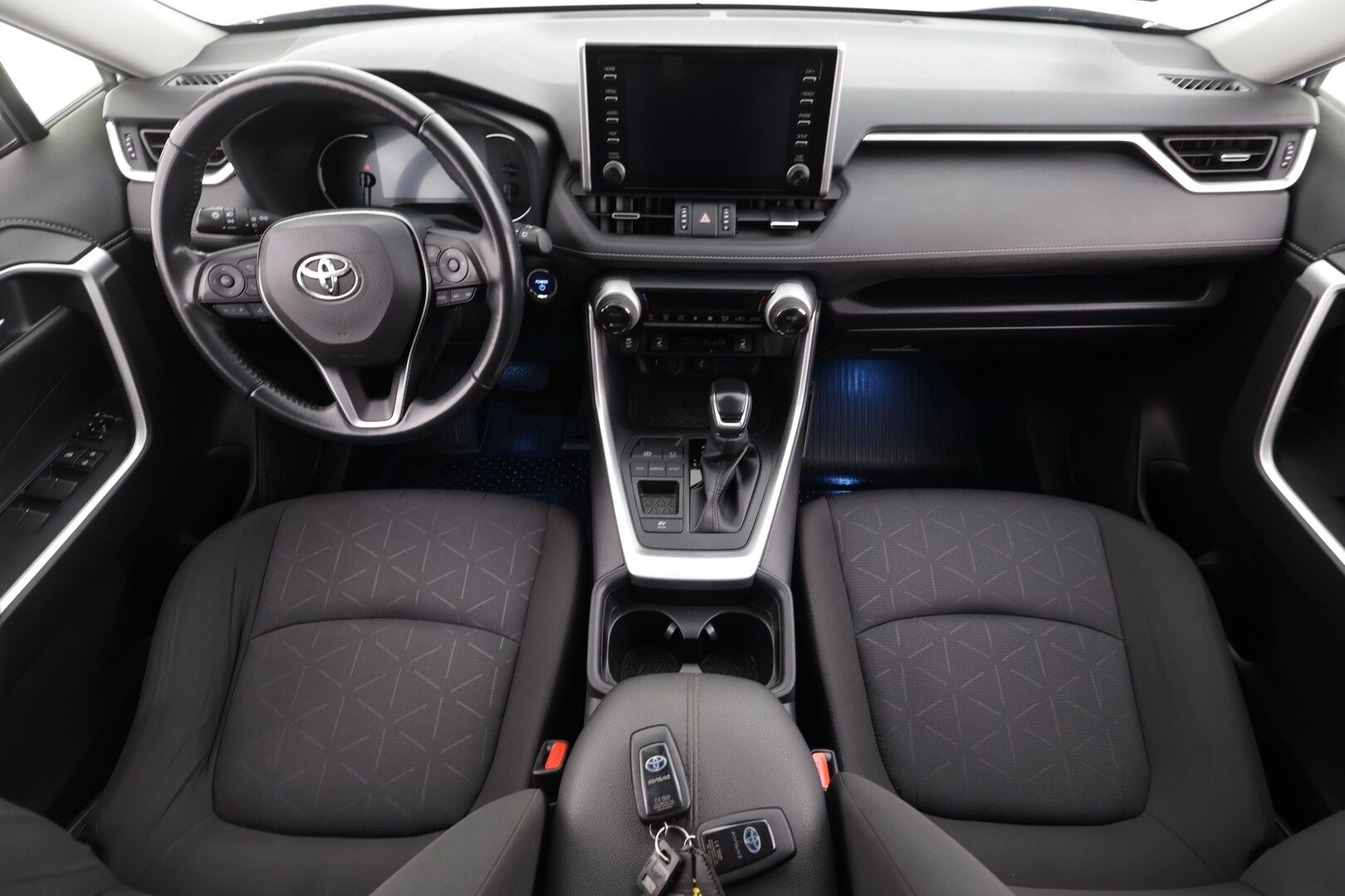 Toyota RAV4 2020 2,5 Hybrid Active * ACC / LED / P.Kamera / Koukku / Sisätilanlämmitin / Kaistavahti * - Kahdet renkaat aluvanteilla / 2-om Suomi-auto 