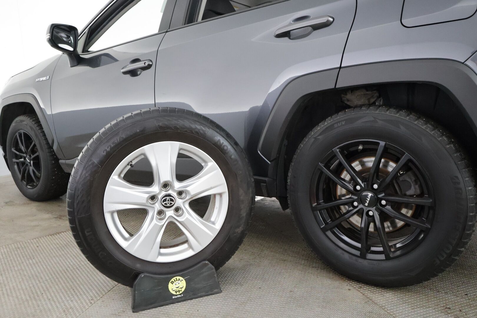 Toyota RAV4 2020 2,5 Hybrid Active * Adapt.Vakkari / Peruutuskamera / Vetokoukku / LED / Lohko & Sisäpistoke / Kaistavahti - Kahdet renkaat aluvanteilla / 2-om Suomi-auto - HULLUT AVAJAISHULINAT KORKOTARJOUS 3,29 %