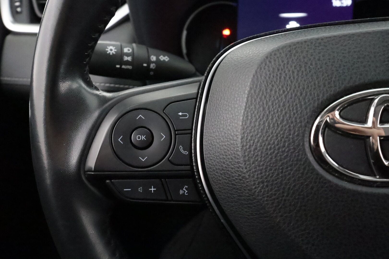 Toyota RAV4 2020 2,5 Hybrid Active * Adapt.Vakkari / Peruutuskamera / Vetokoukku / LED / Lohko & Sisäpistoke / Kaistavahti - Kahdet renkaat aluvanteilla / 2-om Suomi-auto - HULLUT AVAJAISHULINAT KORKOTARJOUS 3,29 %