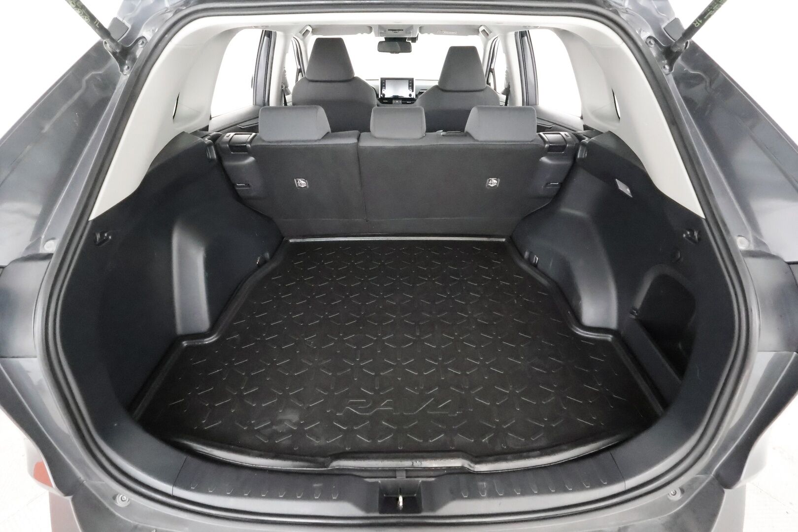 Toyota RAV4 2020 2,5 Hybrid Active * ACC / LED / P.Kamera / Koukku / Sisätilanlämmitin / Kaistavahti * - Kahdet renkaat aluvanteilla / 2-om Suomi-auto 