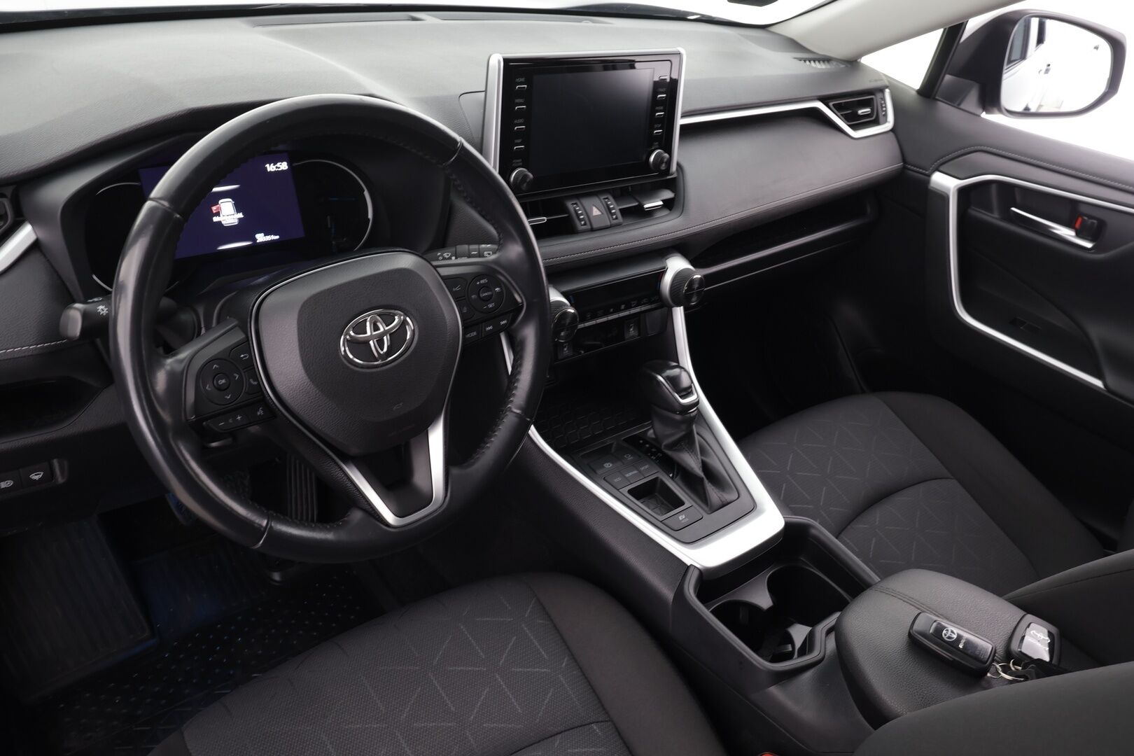 Toyota RAV4 2020 2,5 Hybrid Active * ACC / LED / P.Kamera / Koukku / Sisätilanlämmitin / Kaistavahti * - Kahdet renkaat aluvanteilla / 2-om Suomi-auto 