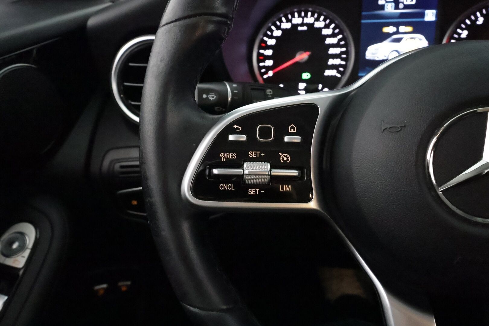 Mercedes-Benz GLC 2021 300 e 4MATIC A Business EQ Power **Facelift / Vetokoukku / Vakkari / Navi / P.kamera / Nahkasisusta** - 1-om. Suomi-auto / Molemmat laturit / Tehtaan vetokoukku 