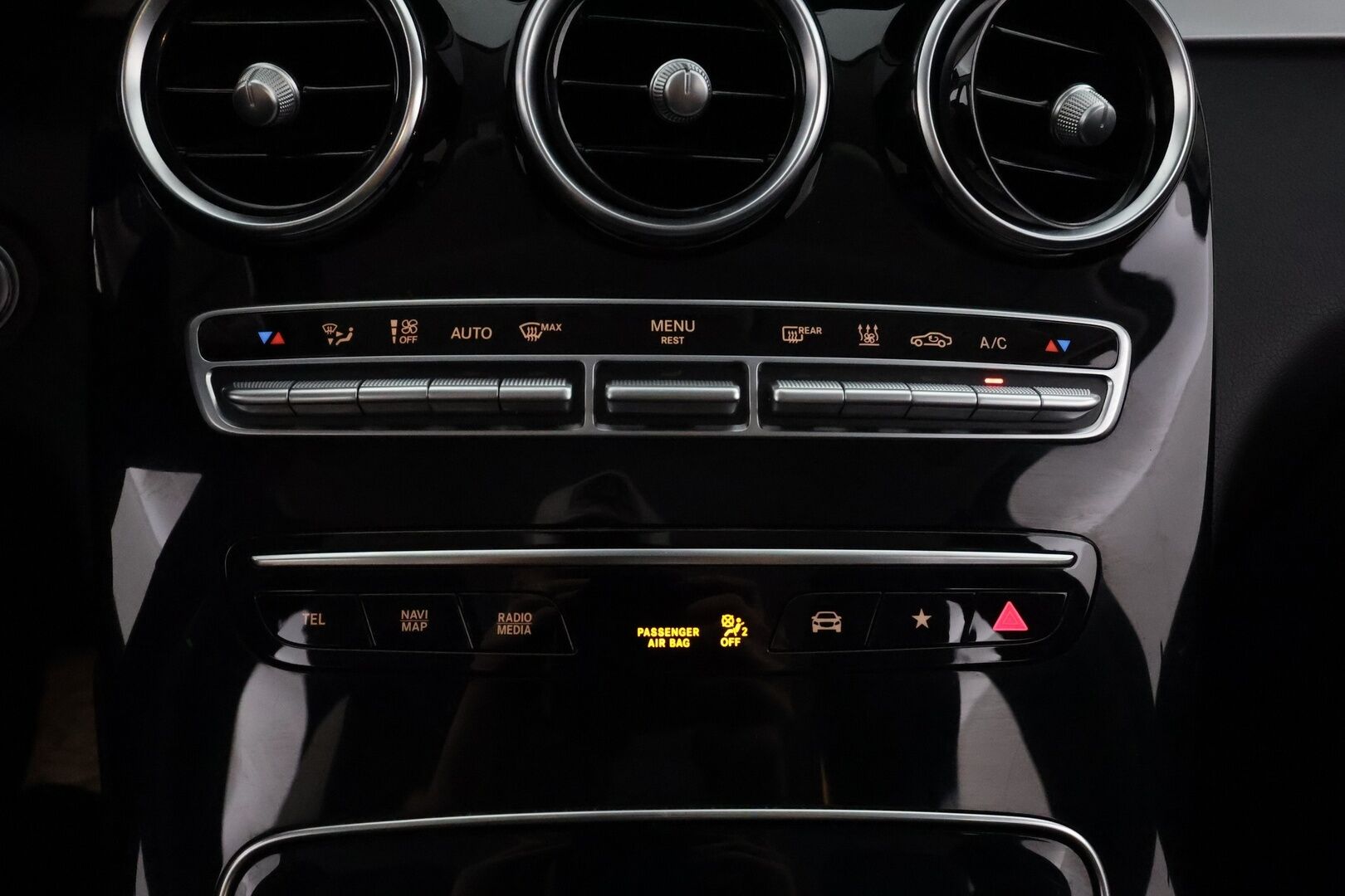 Mercedes-Benz GLC 2021 300 e 4MATIC A Business EQ Power **Facelift / Vetokoukku / Vakkari / Navi / P.kamera / Nahkasisusta** - 1-om. Suomi-auto / Molemmat laturit / Tehtaan vetokoukku 