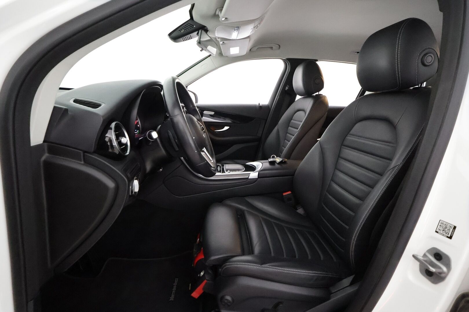 Mercedes-Benz GLC 2021 300 e 4MATIC A Business EQ Power **Facelift / Vetokoukku / Vakkari / Navi / P.kamera / Nahkasisusta** - 1-om. Suomi-auto / Molemmat laturit / Tehtaan vetokoukku 