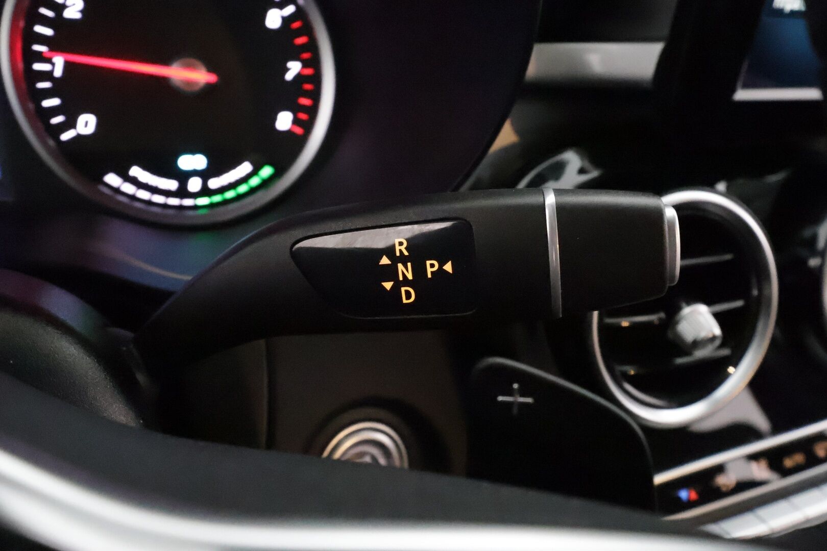 Mercedes-Benz GLC 2021 300 e 4MATIC A Business EQ Power **Facelift / Vetokoukku / Vakkari / Navi / P.kamera / Nahkasisusta** - 1-om. Suomi-auto / Molemmat laturit / Tehtaan vetokoukku 