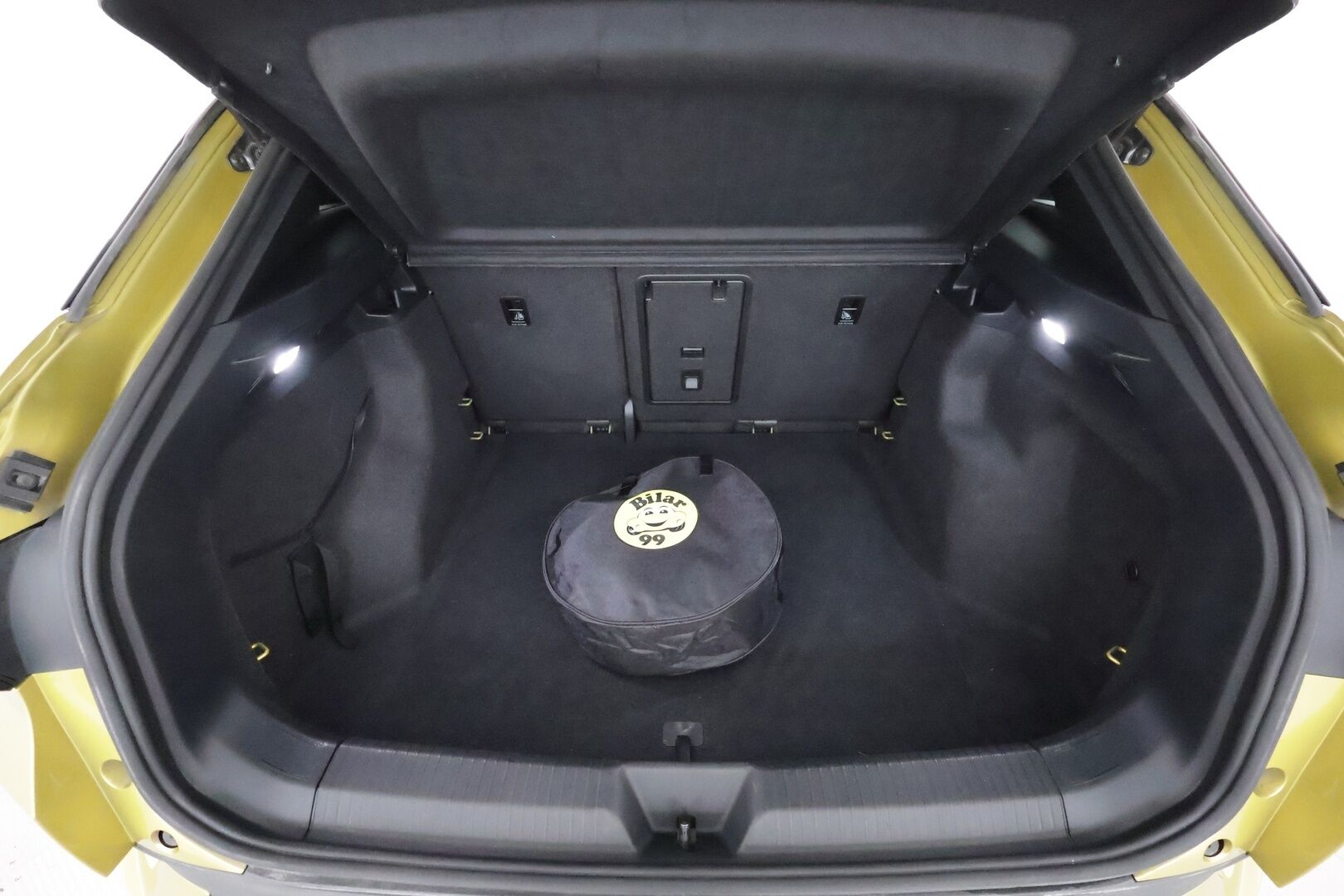 Volkswagen ID.4 2021 Pro Performance Business 150 kW, akku 77 kWh * 1Om Suomi auto / Adapt.vak / iQ Matrix LED / Lämpöpumppu / P-kamera / Nahka-alcantara sisusta / Keyless - Akku kuntotarkastettu / Apple&Android / Navi / 2x renkaat / Sporttipenkit
