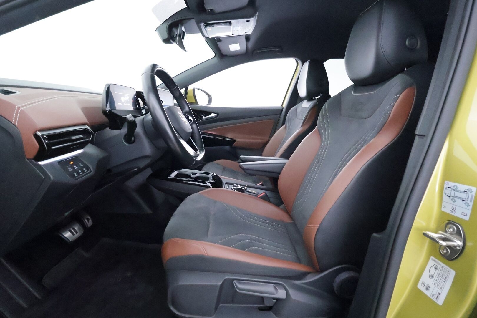 Volkswagen ID.4 2021 Pro Performance Business 150 kW, akku 77 kWh * 1Om Suomi auto / Adapt.vak / iQ Matrix LED / Lämpöpumppu / P-kamera / Nahka-alcantara sisusta / Keyless - Akku kuntotarkastettu / Apple&Android / Navi / 2x renkaat / Sporttipenkit