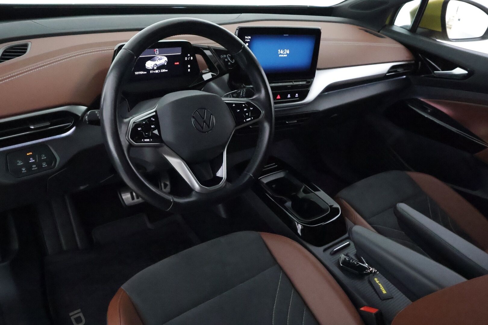 Volkswagen ID.4 2021 Pro Performance Business 150 kW, akku 77 kWh * 1Om Suomi auto / Adapt.vak / iQ Matrix LED / Lämpöpumppu / P-kamera / Nahka-alcantara sisusta / Keyless - Akku kuntotarkastettu / Apple&Android / Navi / 2x renkaat / Sporttipenkit