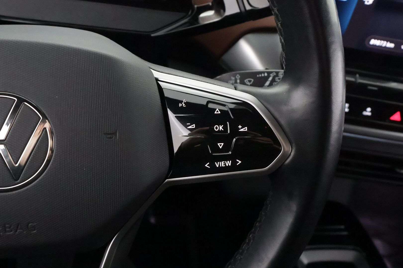 Volkswagen ID.4 2021 Pro Performance 150 kW, akku 77 kWh - | ILP | ACC | Matrix-LED | P.Kamera | Nahka-Alcantara | Navi | Kaistavahti | Keyless | Suomi-auto | Merkkihuollot | Kahdet renkaat | 2x Latauskaapelit |