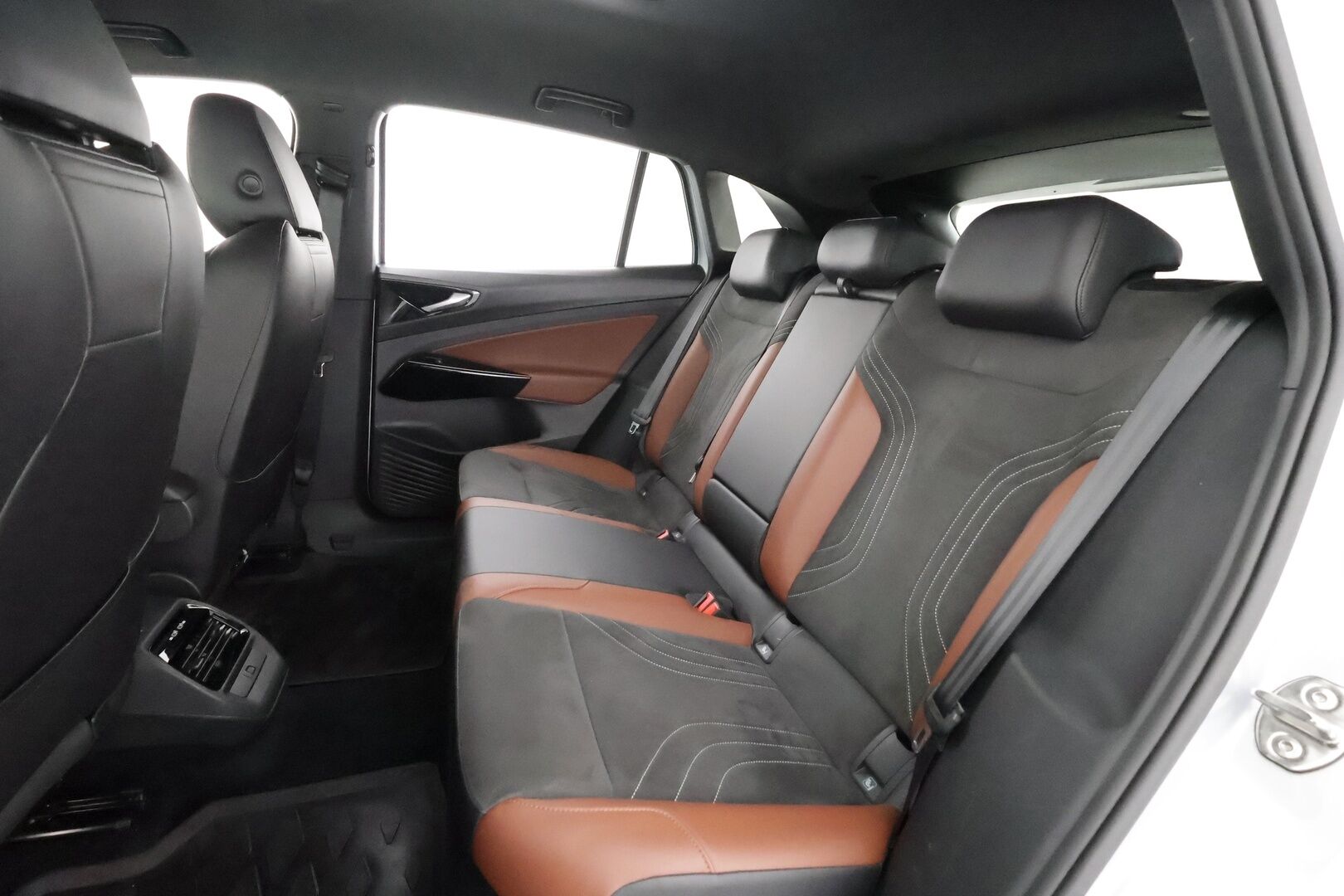 Volkswagen ID.4 2021 Pro Performance 150 kW, akku 77 kWh - | ILP | ACC | Matrix-LED | P.Kamera | Nahka-Alcantara | Navi | Kaistavahti | Keyless | Suomi-auto | Merkkihuollot | Kahdet renkaat | 2x Latauskaapelit |