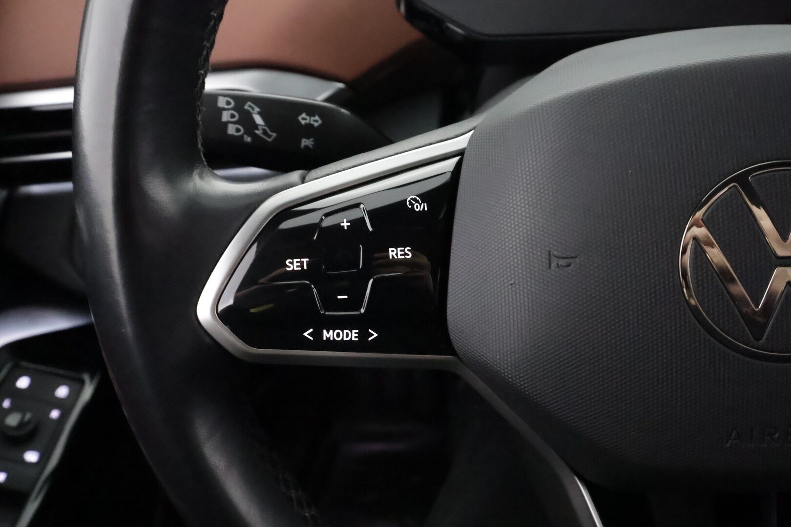 Volkswagen ID.4 2021 Pro Performance 150 kW, akku 77 kWh - | ILP | ACC | Matrix-LED | P.Kamera | Nahka-Alcantara | Navi | Kaistavahti | Keyless | Suomi-auto | Merkkihuollot | Kahdet renkaat | 2x Latauskaapelit |
