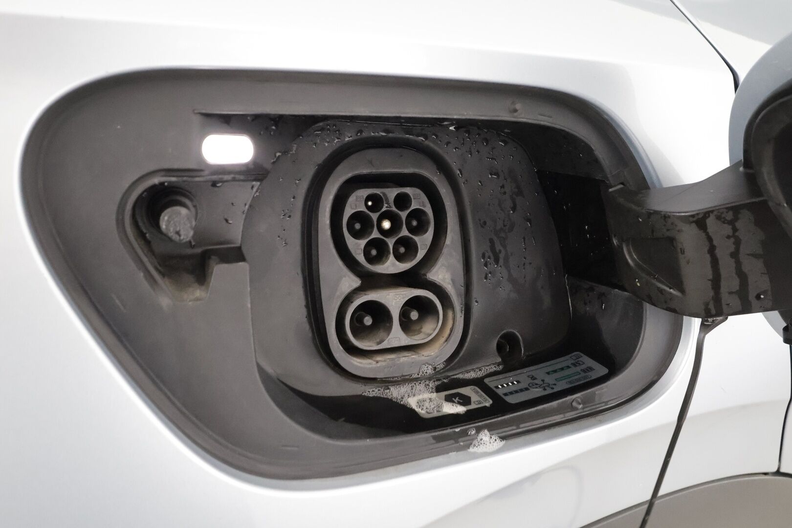 Volkswagen ID.4 2021 Pro Performance 150 kW, akku 77 kWh - | ILP | ACC | Matrix-LED | P.Kamera | Nahka-Alcantara | Navi | Kaistavahti | Keyless | Suomi-auto | Merkkihuollot | Kahdet renkaat | 2x Latauskaapelit |