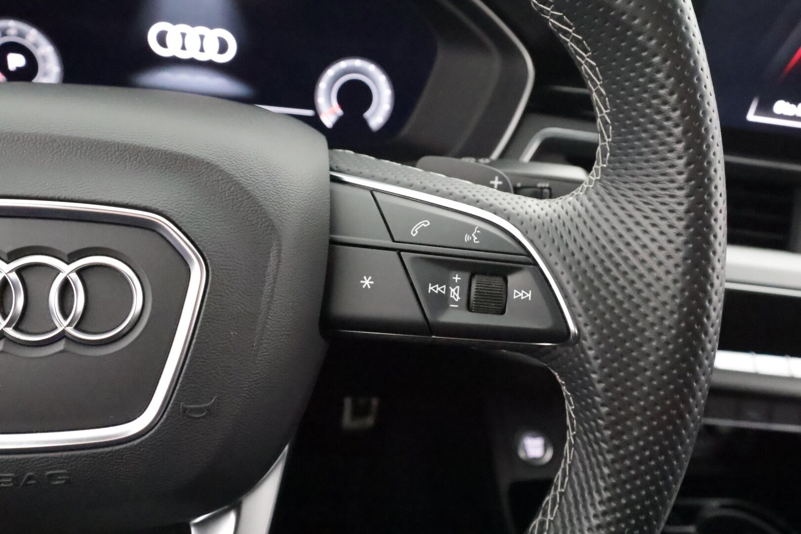 Audi A4 2021 Sedan Business Advanced 40 TFSI 150 kW MHEV S tronic * ACC / Digimittari / Matrix / P.Kamera / Sportpenkit* - 1-om Suomi-auto / Kahdet renkaat aluvanteilla / Merkkihuollot