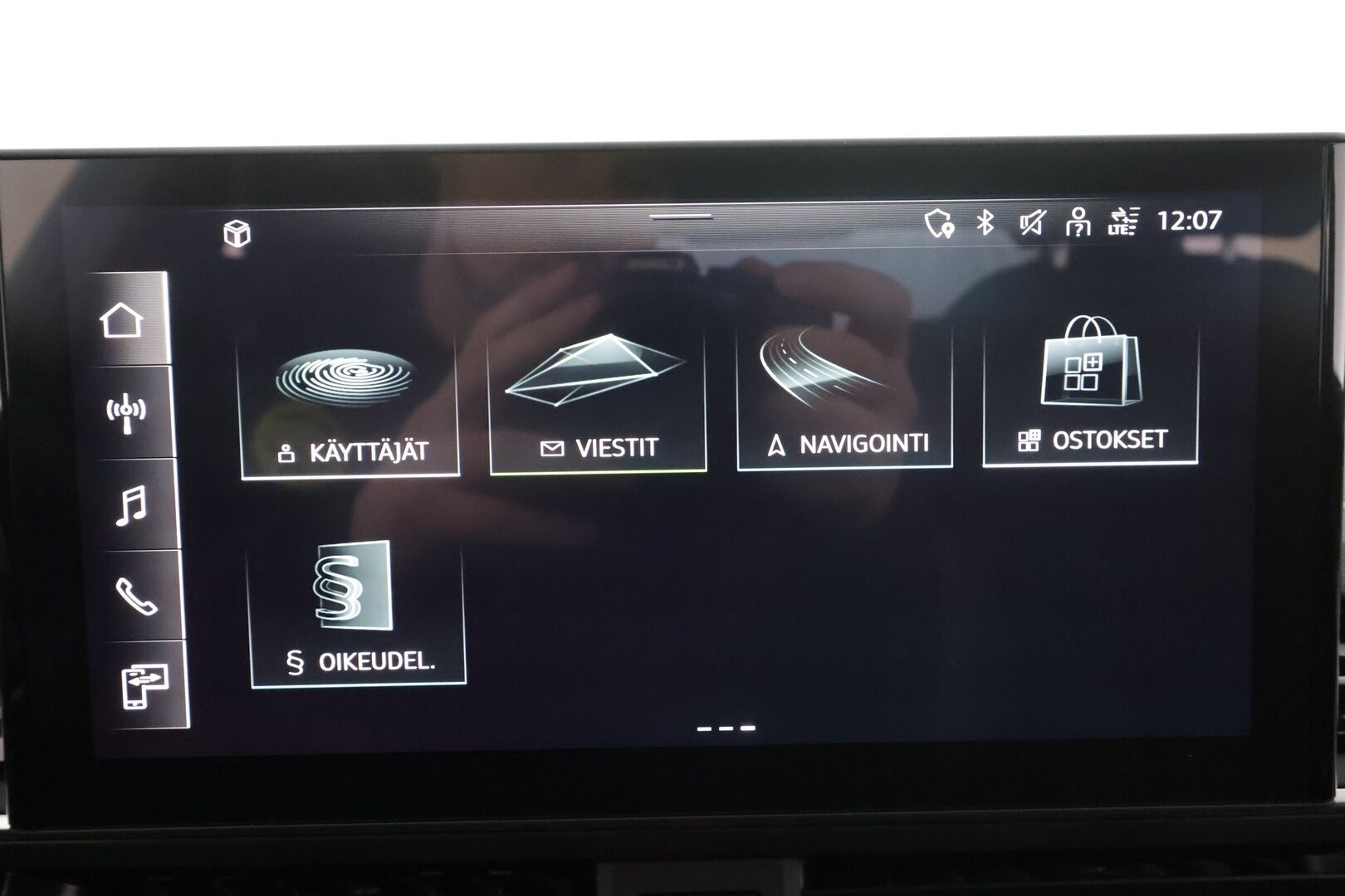 Audi A4 2021 Sedan Business Advanced 40 TFSI 150 kW MHEV S tronic * ACC / Digimittari / Matrix / P.Kamera / Sportpenkit* - 1-om Suomi-auto / Kahdet renkaat aluvanteilla / Merkkihuollot