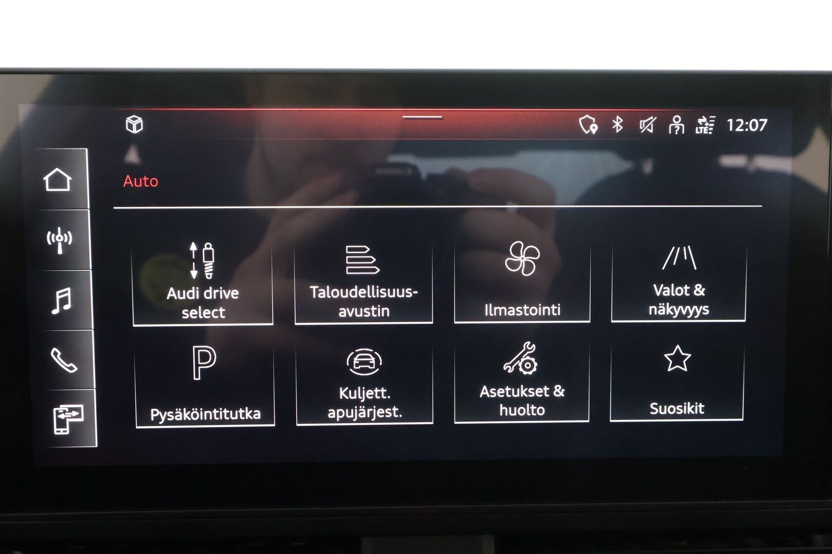 Audi A4 2021 Sedan Business Advanced 40 TFSI 150 kW MHEV S tronic * ACC / Digimittari / Matrix / P.Kamera / Sportpenkit* - 1-om Suomi-auto / Kahdet renkaat aluvanteilla / Merkkihuollot