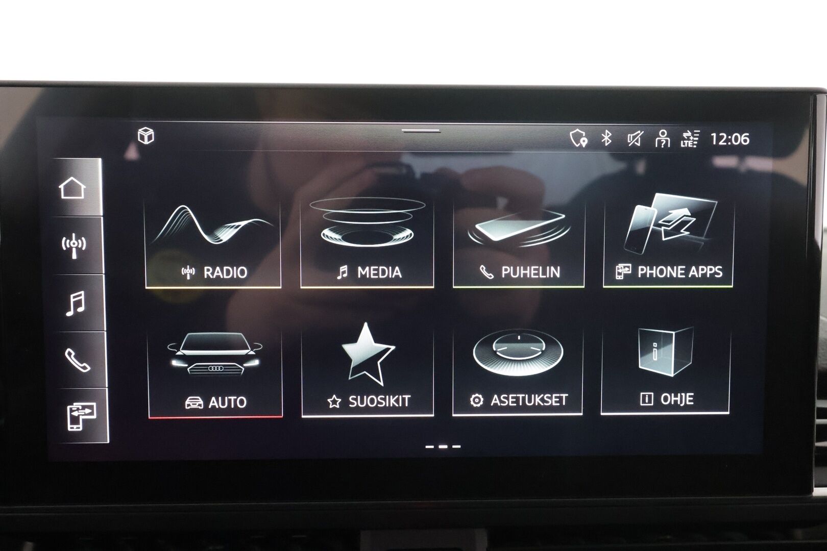 Audi A4 2021 Sedan Business Advanced 40 TFSI 150 kW MHEV S tronic * ACC / Digimittari / Matrix / P.Kamera / Sportpenkit* - 1-om Suomi-auto / Kahdet renkaat aluvanteilla / Merkkihuollot