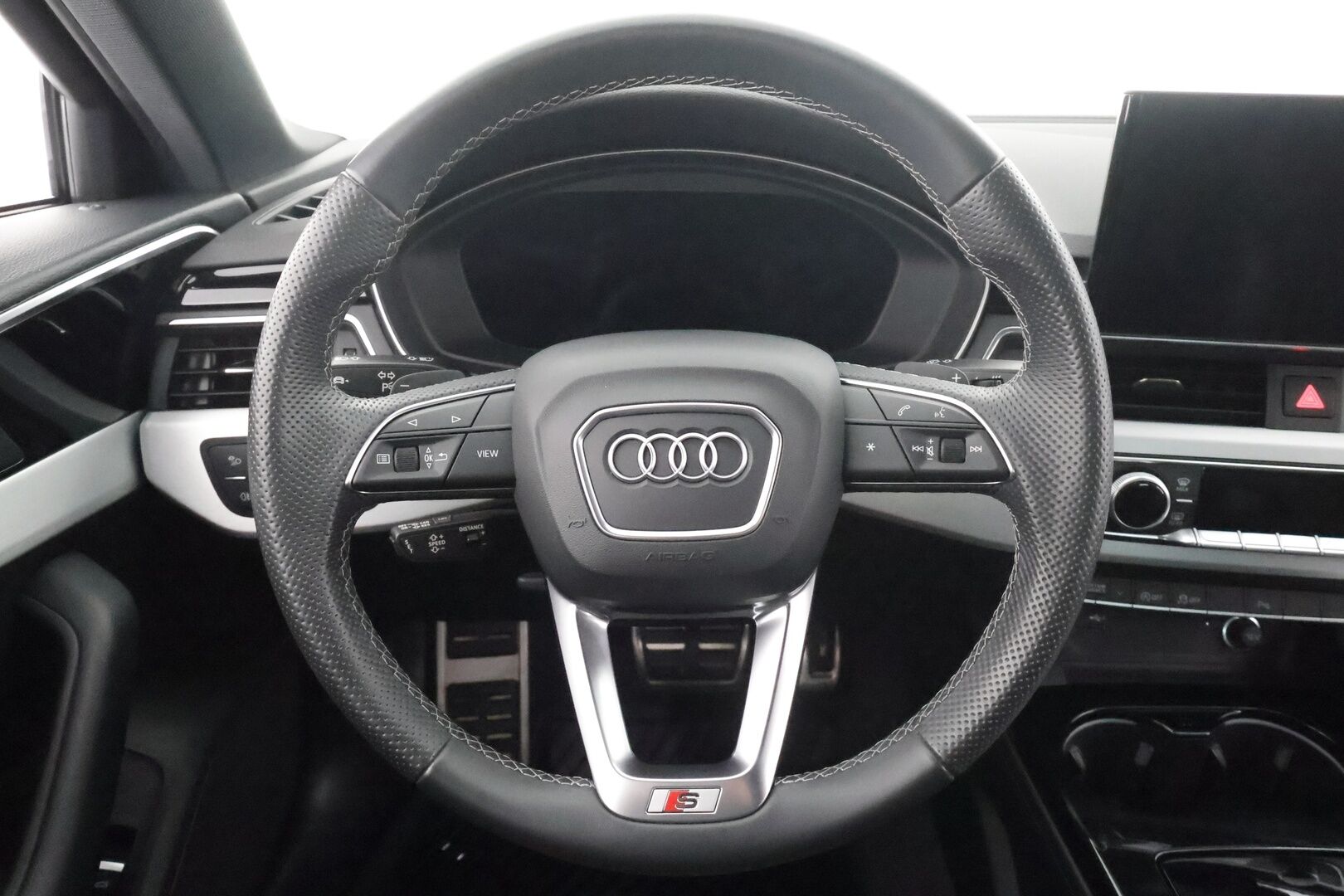 Audi A4 2021 Sedan Business Advanced 40 TFSI 150 kW MHEV S tronic * ACC / Digimittari / Matrix / P.Kamera / Sportpenkit* - 1-om Suomi-auto / Kahdet renkaat aluvanteilla / Merkkihuollot