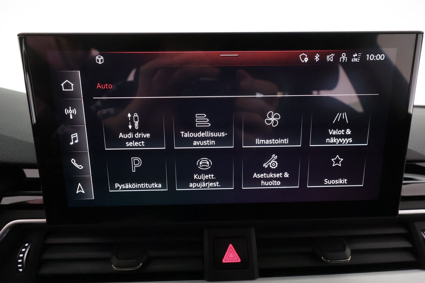 Audi A4 2021 Sedan Business Advanced 40TFSI 150kW MHEV quattro **1.Om Suomi-auto / Webasto / Koukku / Adapt.Vakkari / Matrix-LED** - 3,99 % KORKOTARJOUS TÄHÄN AUTOON - Sporttipenkit / P.Kamera / Digimittaristo / 3-Alueinen AC / Kaistavahti / 2x Renkaat