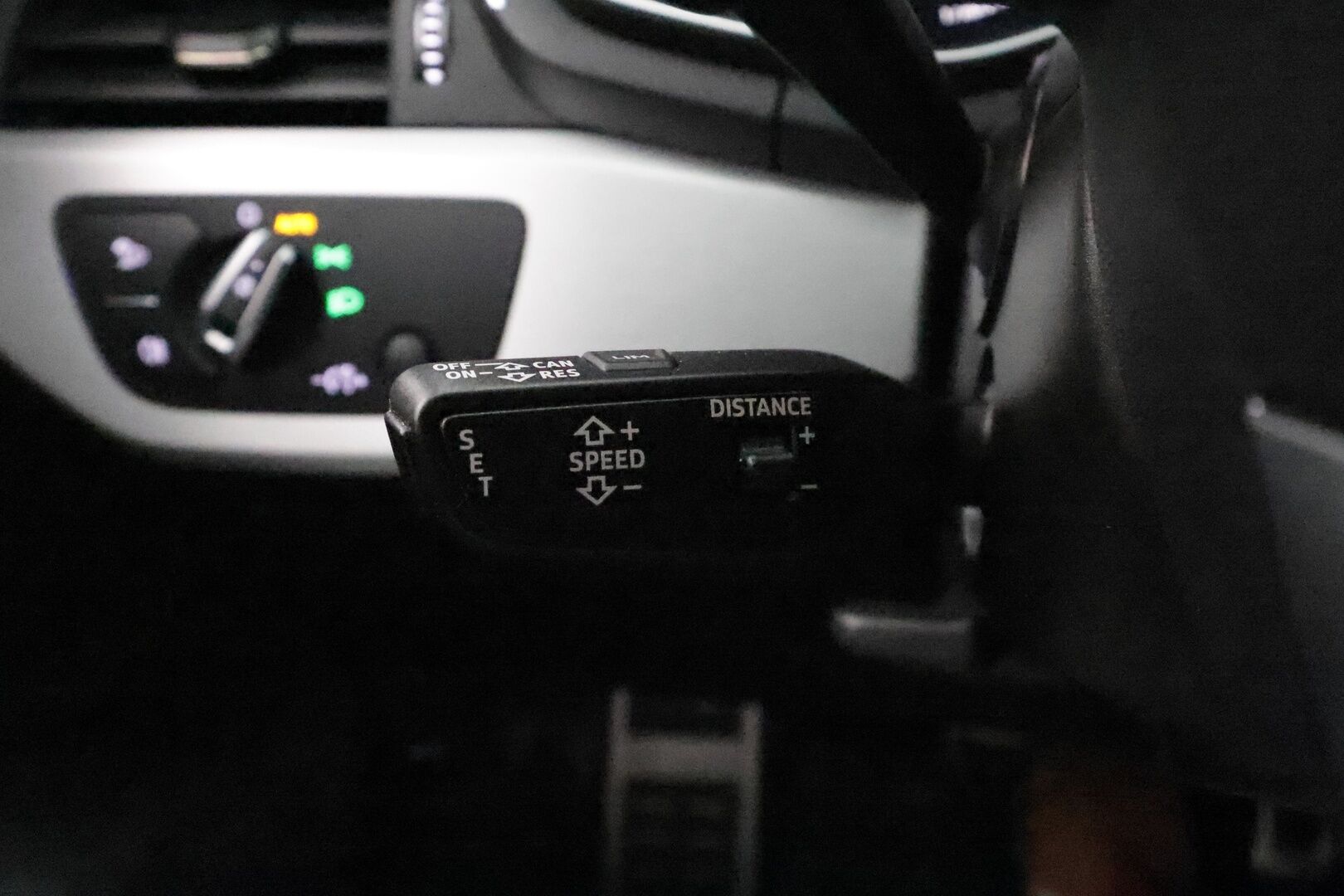 Audi A4 2021 Sedan Business Advanced 40TFSI 150kW MHEV quattro **1.Om Suomi-auto / Webasto / Koukku / Adapt.Vakkari / Matrix-LED** - 3,99 % KORKOTARJOUS TÄHÄN AUTOON - Sporttipenkit / P.Kamera / Digimittaristo / 3-Alueinen AC / Kaistavahti / 2x Renkaat