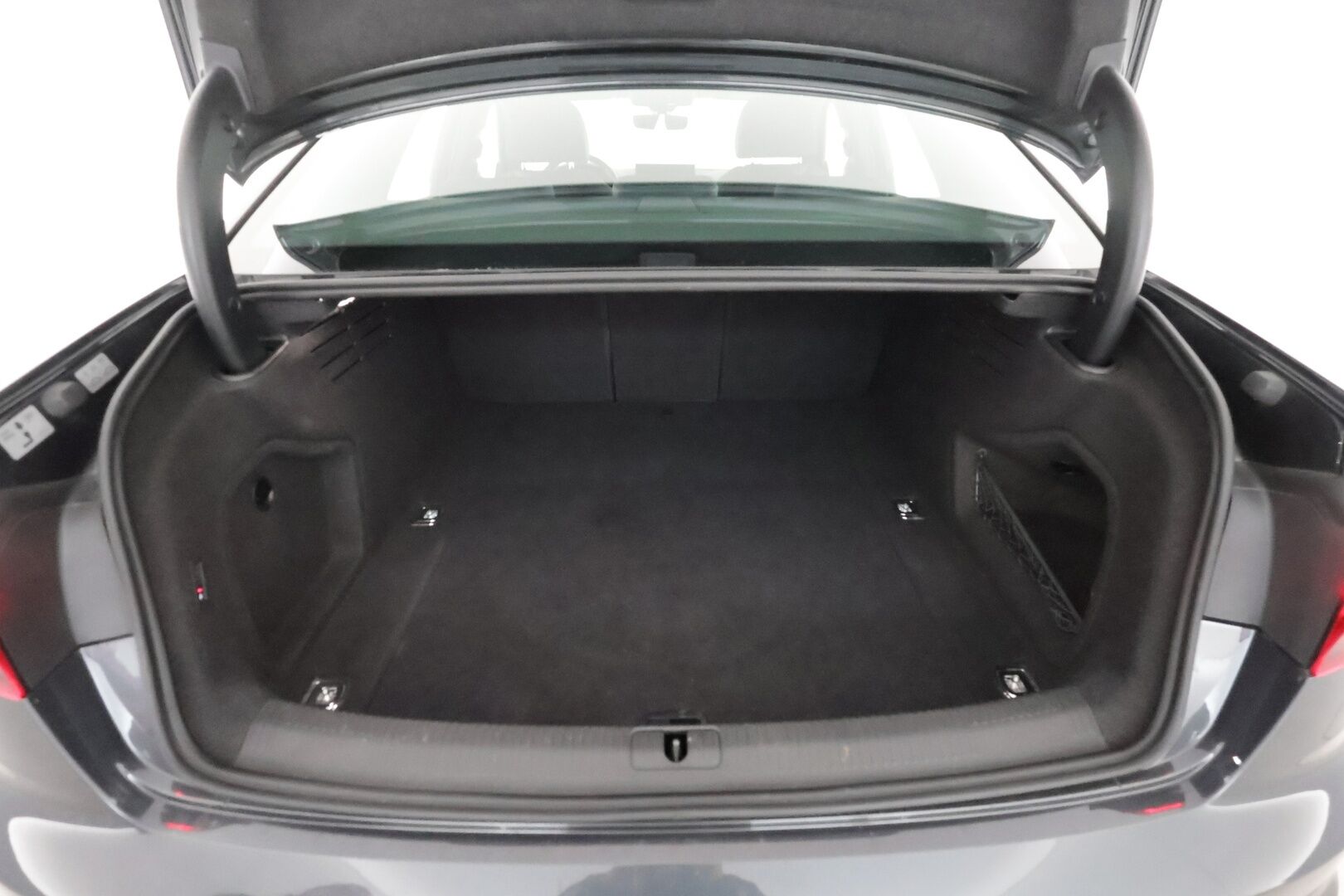 Audi A4 2021 Sedan Business Advanced 40TFSI 150kW MHEV quattro **1.Om Suomi-auto / Webasto / Koukku / Adapt.Vakkari / Matrix-LED** - 3,99 % KORKOTARJOUS TÄHÄN AUTOON - Sporttipenkit / P.Kamera / Digimittaristo / 3-Alueinen AC / Kaistavahti / 2x Renkaat
