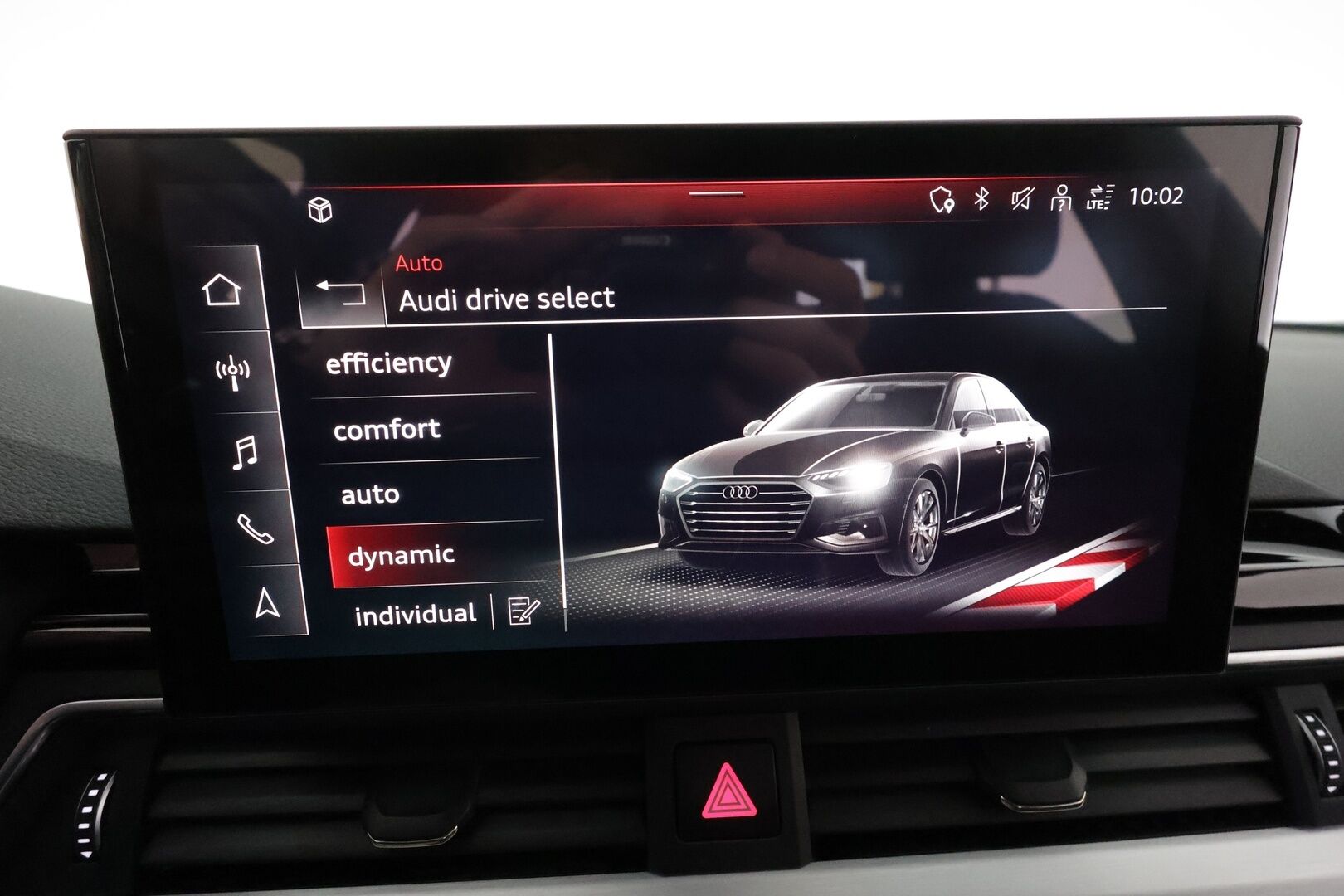 Audi A4 2021 Sedan Business Advanced 40TFSI 150kW MHEV quattro **1.Om Suomi-auto / Webasto / Koukku / Adapt.Vakkari / Matrix-LED** - 3,99 % KORKOTARJOUS TÄHÄN AUTOON - Sporttipenkit / P.Kamera / Digimittaristo / 3-Alueinen AC / Kaistavahti / 2x Renkaat