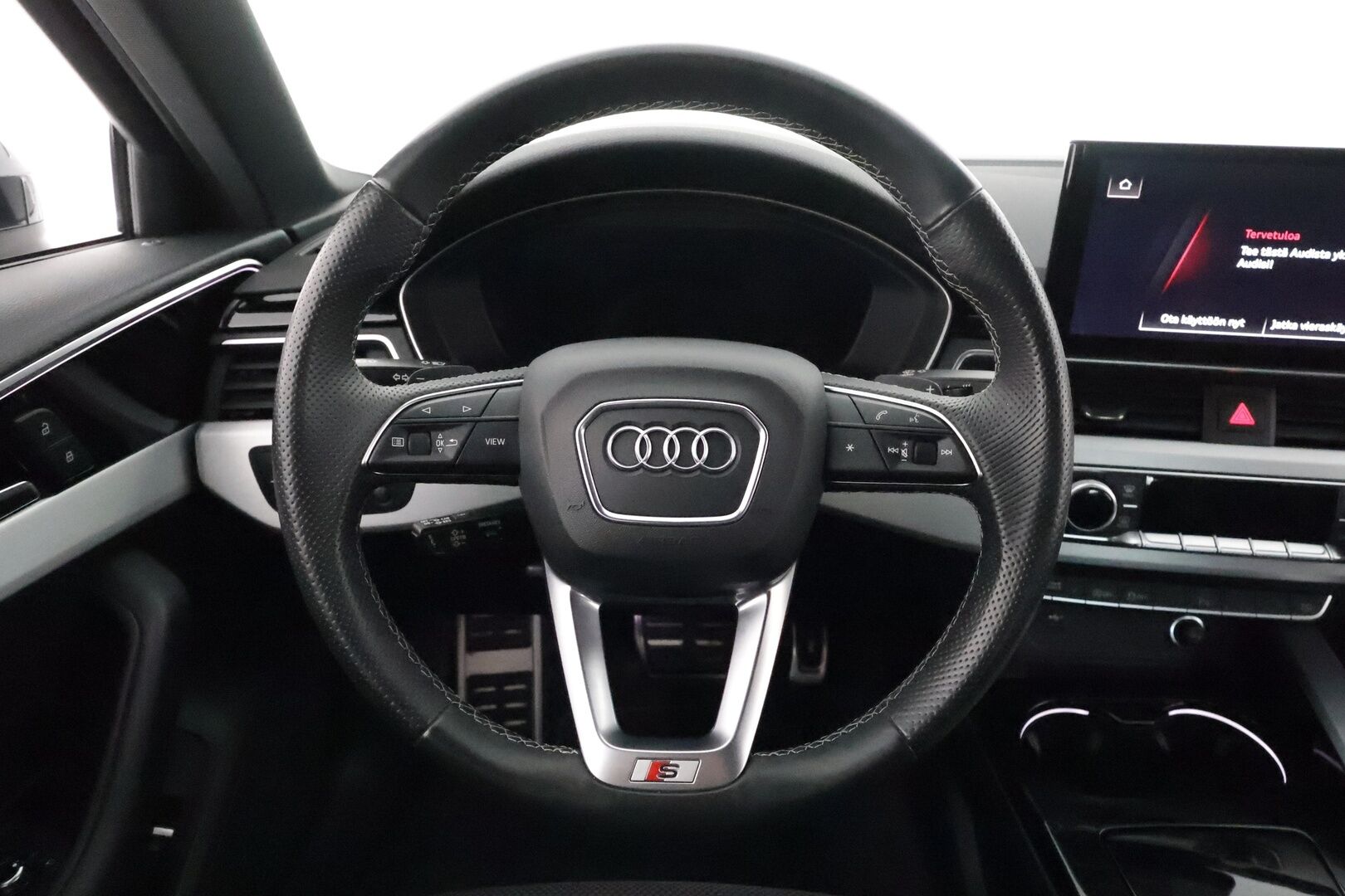 Audi A4 2021 Sedan Business Advanced 40TFSI 150kW MHEV quattro **1.Om Suomi-auto / Webasto / Koukku / Adapt.Vakkari / Matrix-LED** - 3,99 % KORKOTARJOUS TÄHÄN AUTOON - Sporttipenkit / P.Kamera / Digimittaristo / 3-Alueinen AC / Kaistavahti / 2x Renkaat