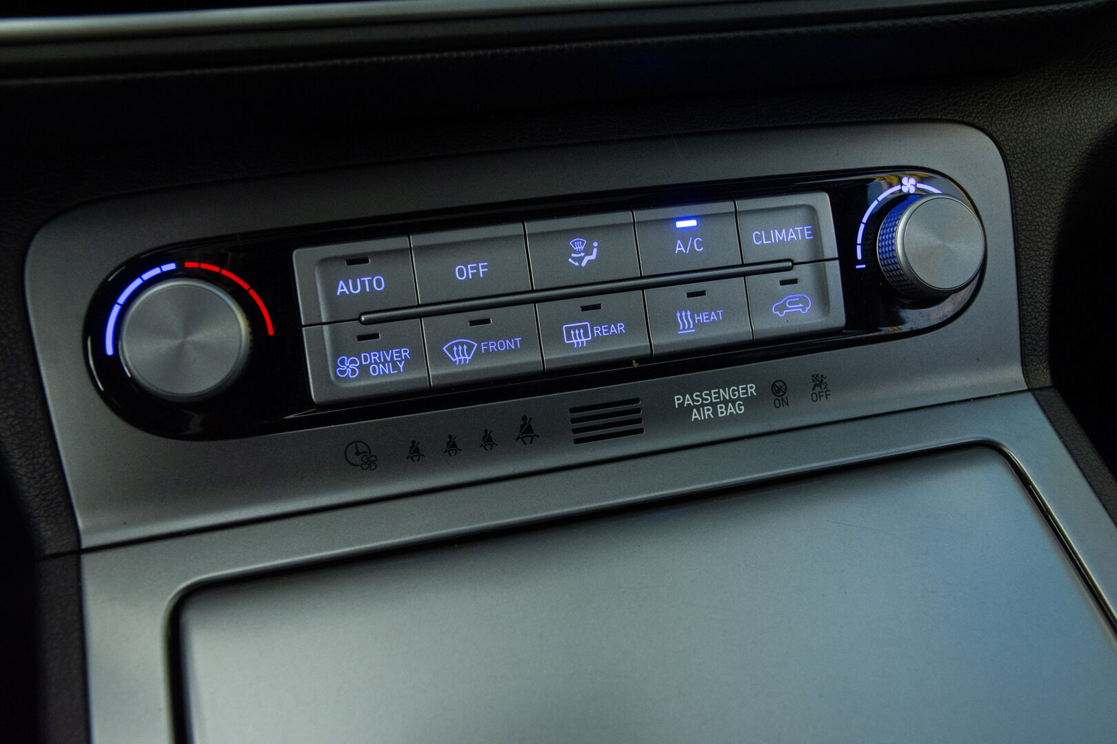 HYUNDAI KONA ELECTRIC 2019 Electric 64 kWh 204 hv Style - ACC | HUD | Ilmastoidut penkit | Ratinlämmitin | Kamera | Panorama | 2 x vanteet 