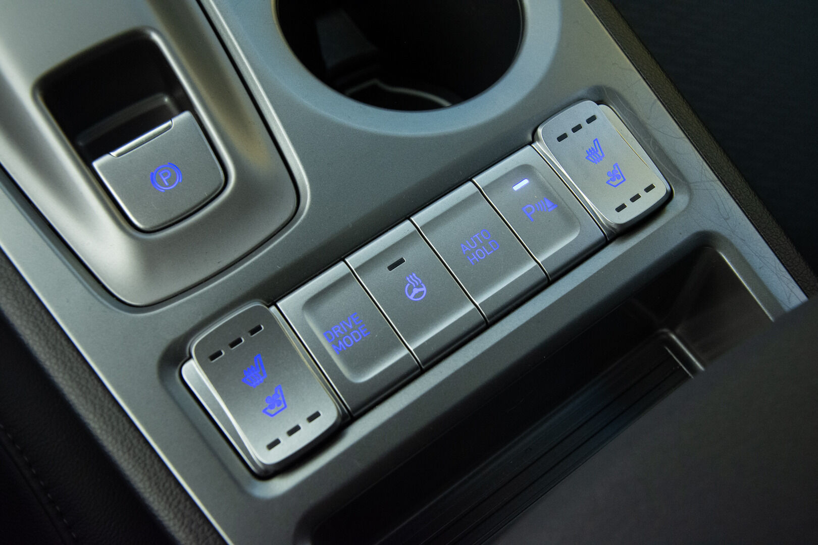 HYUNDAI KONA ELECTRIC 2019 Electric 64 kWh 204 hv Style - ACC | HUD | Ilmastoidut penkit | Ratinlämmitin | Kamera | Panorama | 2 x vanteet 