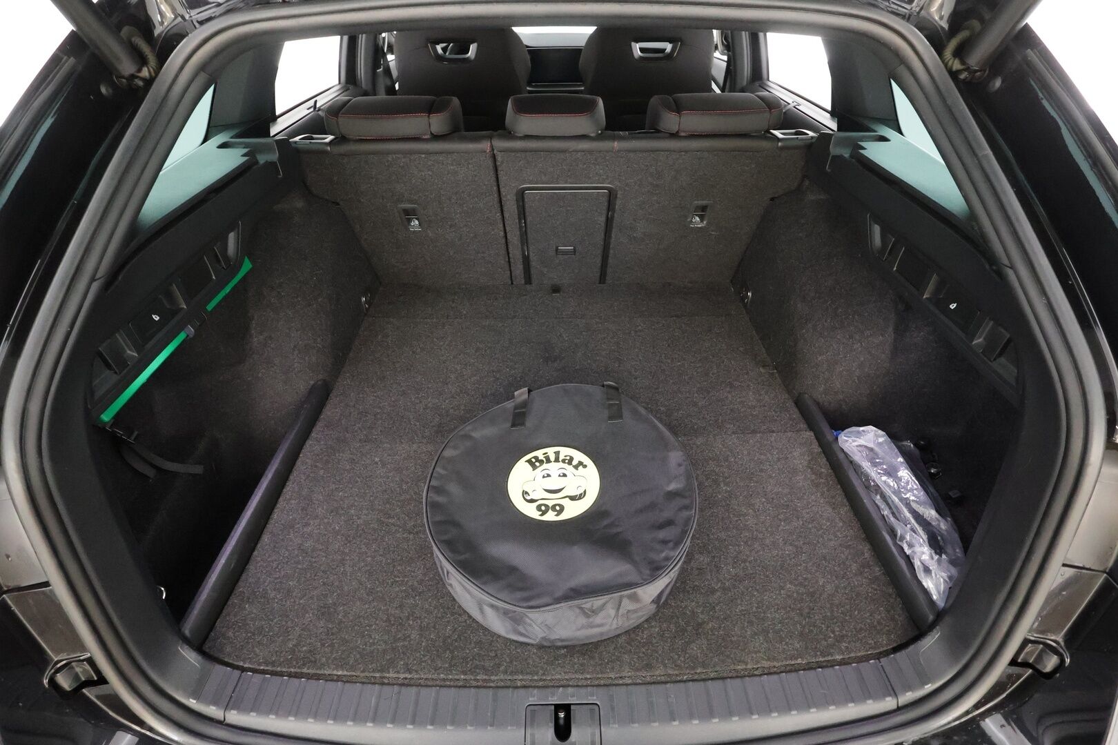 Skoda Octavia 2021 Combi 1,4 TSI PHEV RS iV DSG Autom. * Webasto / Adapt.Vakkari / Matrix LED / Peruutuskamera / Navi / Kaistavahti / KeylessGo - Suomi-auto / 2x Latauskaapelit / Kahdet renkaat