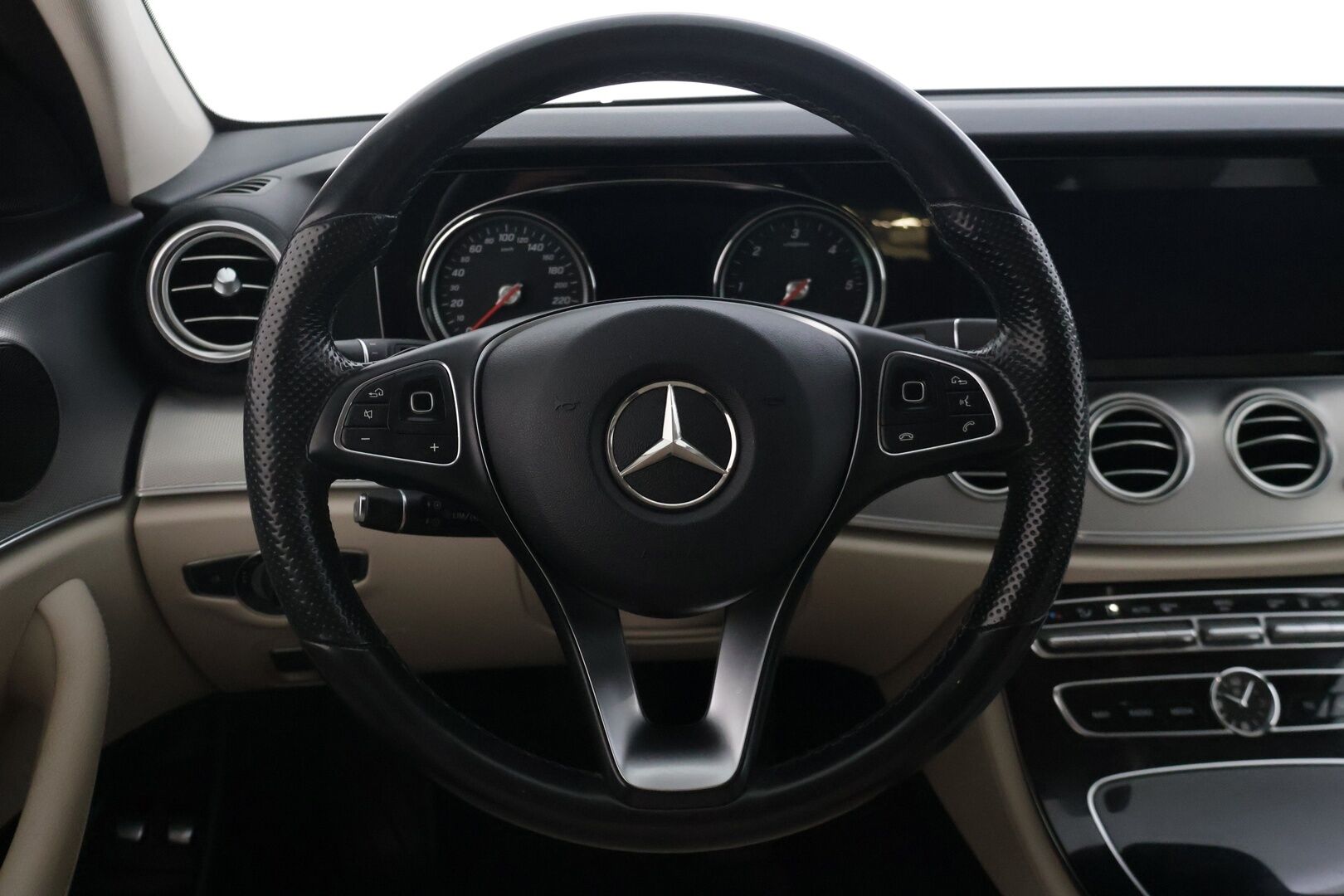 Mercedes-Benz E 2017 220 d 4Matic A Business Avantgarde - | Vakkari | Navi | LED | Puolinahat |  Sähk. takaluukku | Peruutuskamera | Koukku | Ratinlämmitin | - KORKO VAIN 3,99 %