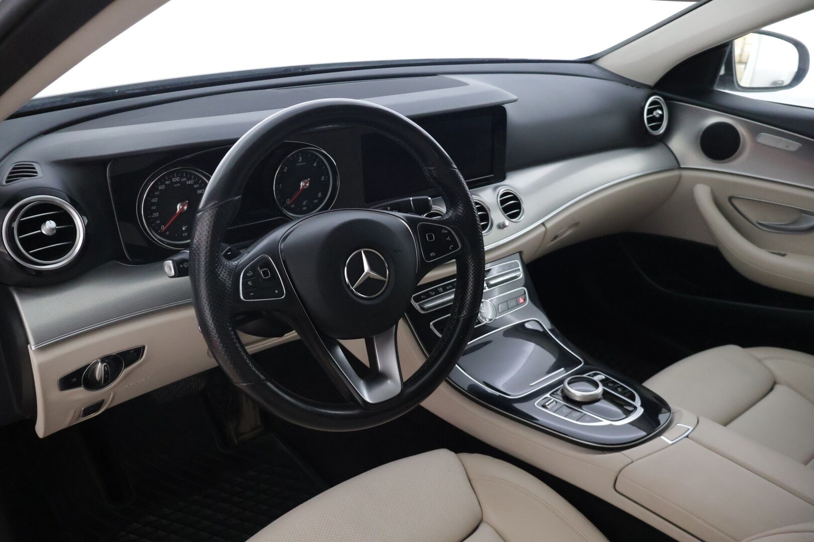 Mercedes-Benz E 2017 220 d 4Matic A Business Avantgarde - | Vakkari | Navi | LED | Puolinahat |  Sähk. takaluukku | Peruutuskamera | Koukku | Ratinlämmitin | - KORKO VAIN 3,99 %