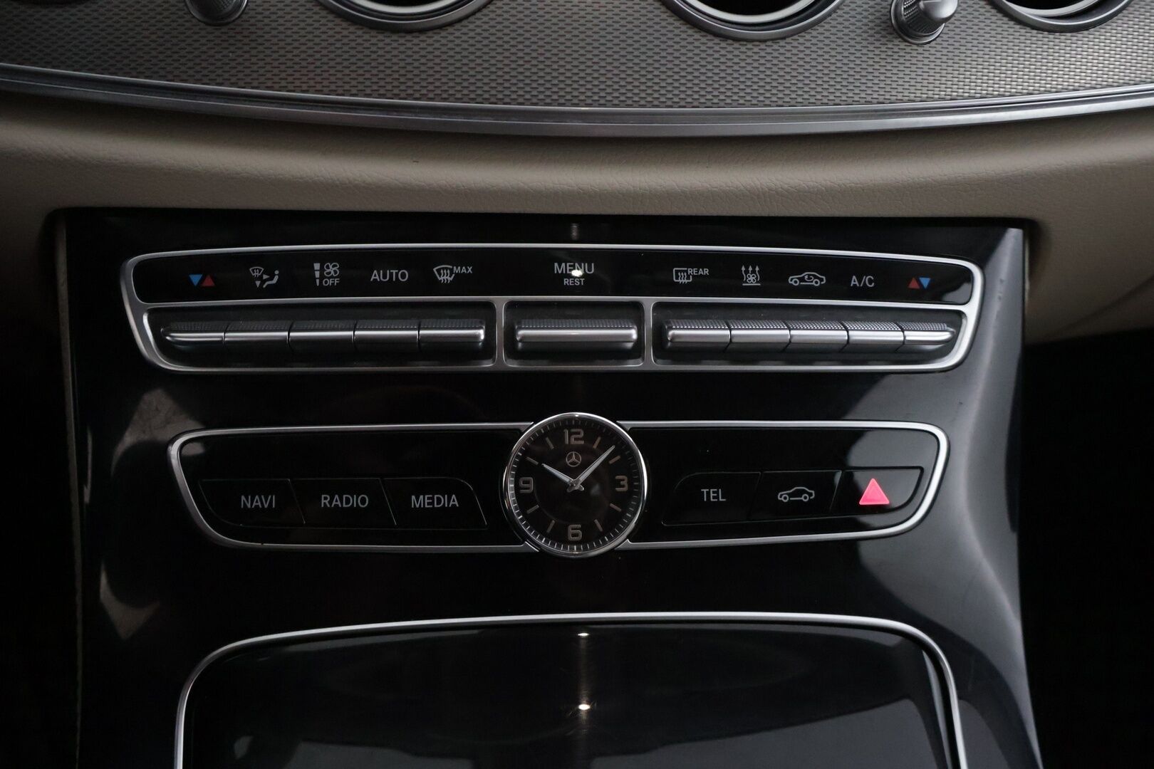 Mercedes-Benz E 2017 220 d 4Matic A Business Avantgarde - | Vakkari | Navi | LED | Puolinahat |  Sähk. takaluukku | Peruutuskamera | Koukku | Ratinlämmitin | - KORKO VAIN 3,99 %