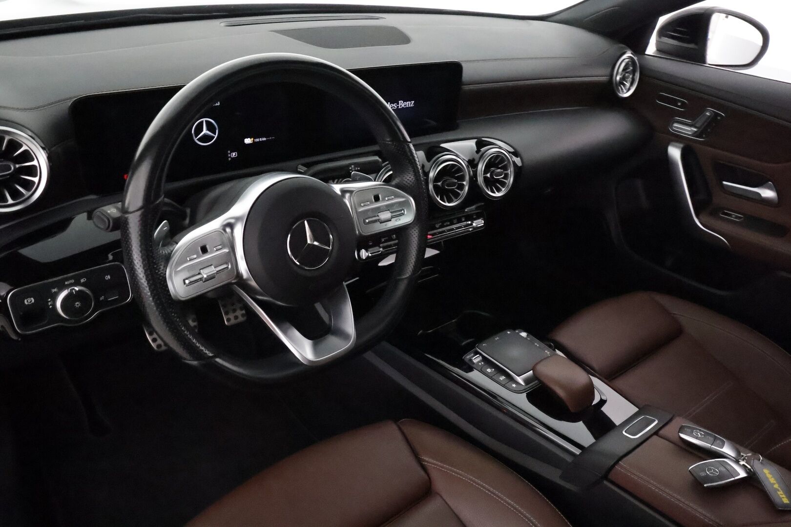 Mercedes-Benz CLA 2021 250 e A Shooting Brake Business AMG EQ **Lasikattoluukku / Distronic / Multibeam / P.kamera / Sporttinahat Muistilla - 1.om Suomi-auto / 2x Latauskaapelit / Kahdet Renkaat / **SUPER VARUSTEILLA**