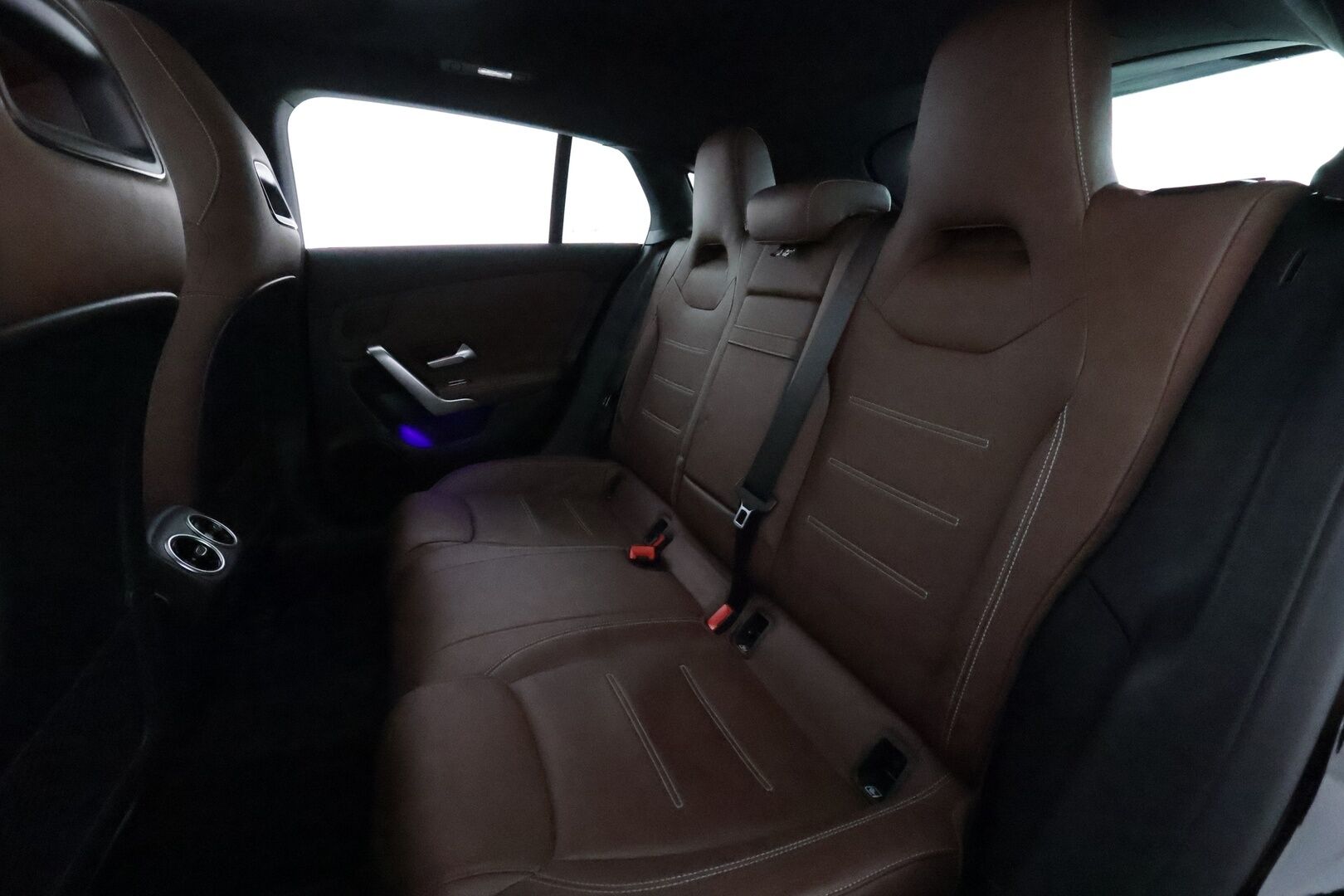 Mercedes-Benz CLA 2021 250 e A Shooting Brake Business AMG EQ **Lasikattoluukku / Distronic / Multibeam / P.kamera / Sporttinahat Muistilla - 1.om Suomi-auto / 2x Latauskaapelit / Kahdet Renkaat / **SUPER VARUSTEILLA**