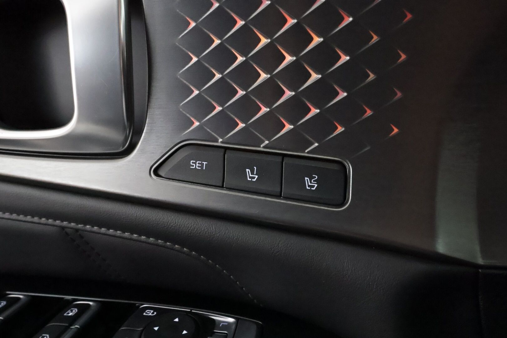 Kia Sorento 2021 1,6 T-GDI Plug-in Hybrid AWD Business Luxury AT 7P *ACC / Ilmastoidut Nahat / BOSE / 360° / Koukku / Muistipenkki* - Suomi-auto / Kahdet renkaat aluvanteilla 