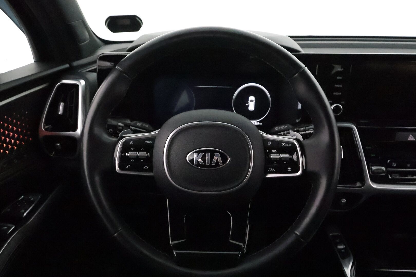 Kia Sorento 2021 1,6 T-GDI Plug-in Hybrid AWD Business Luxury AT 7P *ACC / Ilmastoidut Nahat / BOSE / 360° / Koukku / Muistipenkki* - Suomi-auto / Kahdet renkaat aluvanteilla 