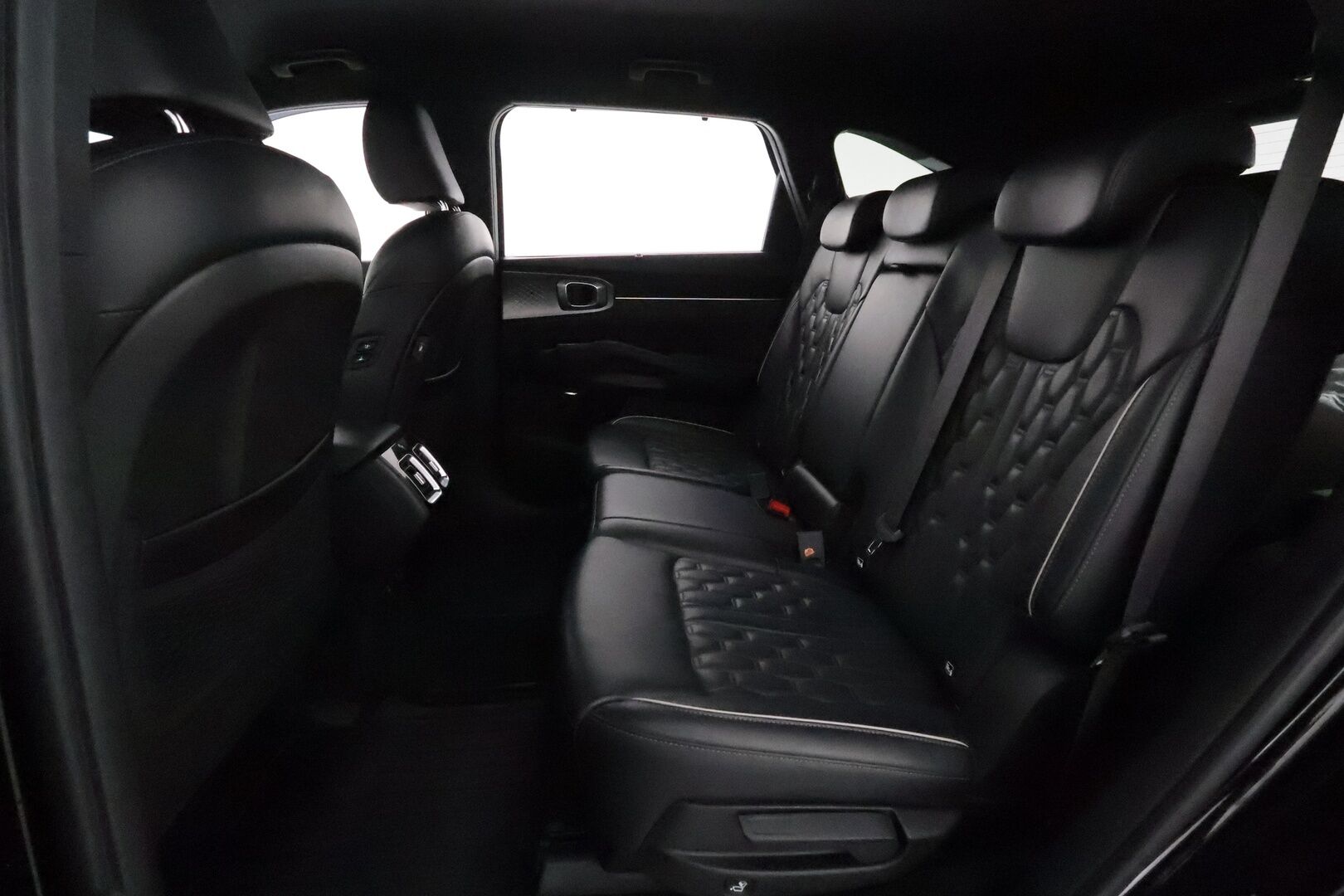 Kia Sorento 2021 1,6 T-GDI Plug-in Hybrid AWD Business Luxury AT 7P *ACC / Ilmastoidut Nahat / BOSE / 360° / Koukku / Muistipenkki* - Suomi-auto / Kahdet renkaat aluvanteilla 