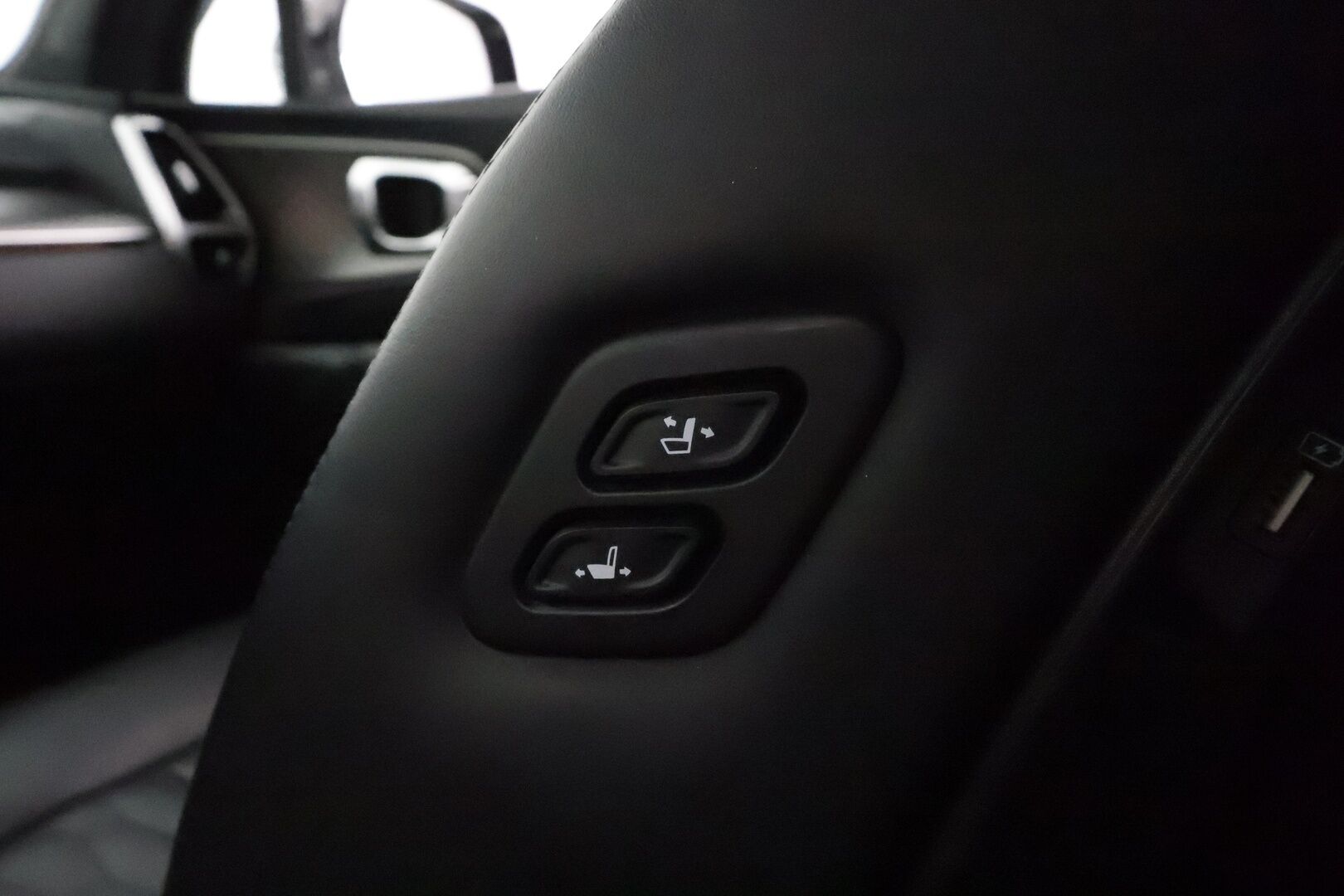 Kia Sorento 2021 1,6 T-GDI Plug-in Hybrid AWD Business Luxury AT 7P *ACC / Ilmastoidut Nahat / BOSE / 360° / Koukku / Muistipenkki* - Suomi-auto / Kahdet renkaat aluvanteilla 